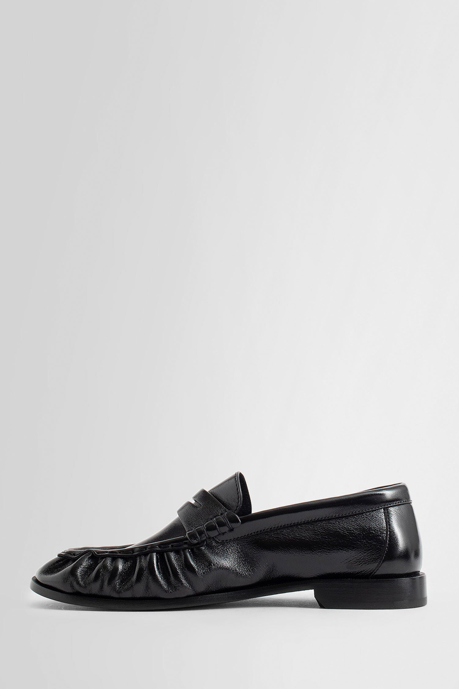 SAINT LAURENT WOMAN BLACK LOAFERS