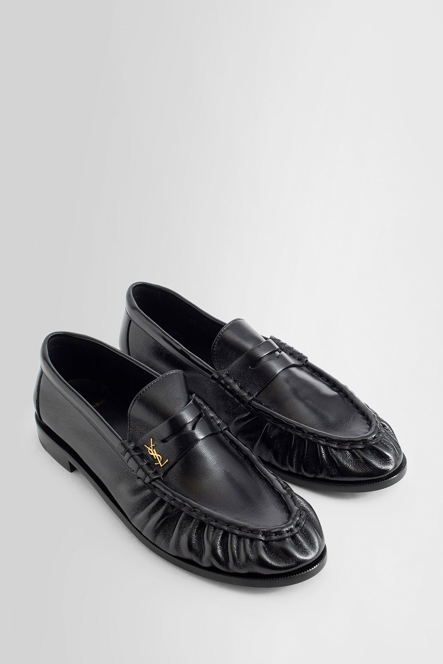 SAINT LAURENT WOMAN BLACK LOAFERS & FLATS