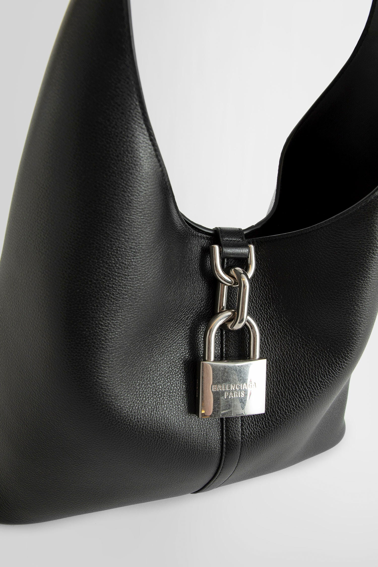 BALENCIAGA WOMAN BLACK TOTE BAGS