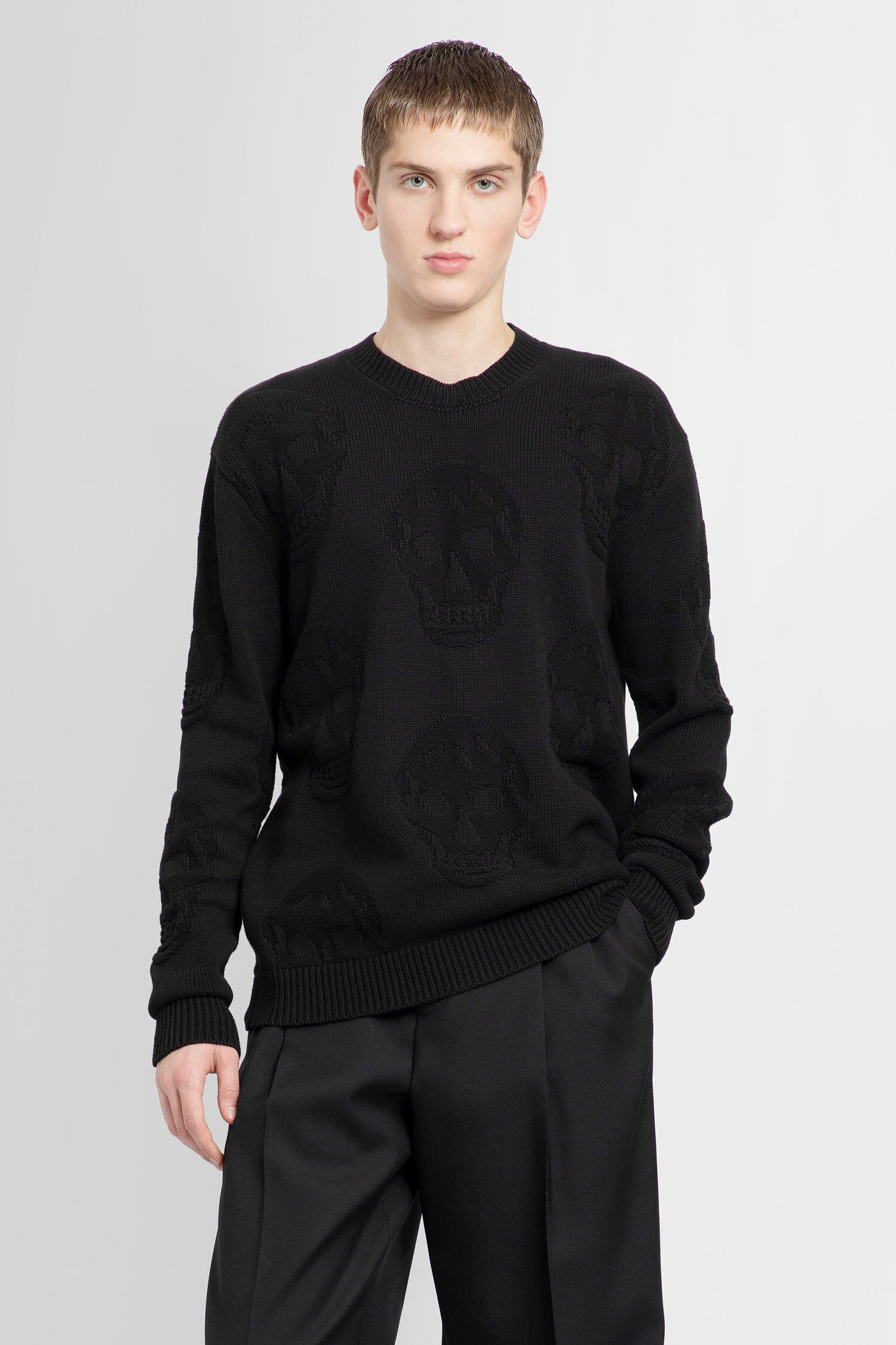 ALEXANDER MCQUEEN MAN BLACK KNITWEAR