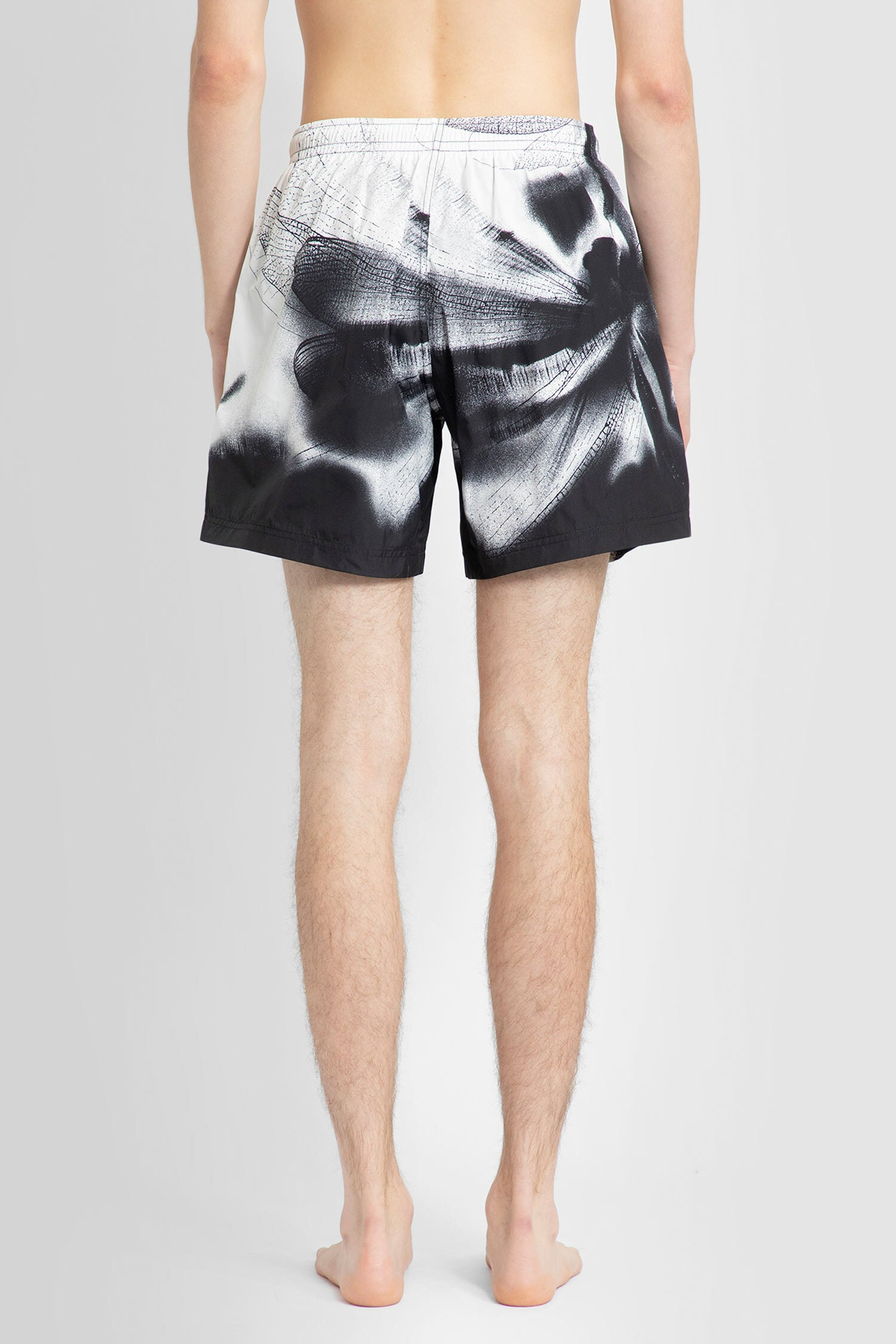 ALEXANDER MCQUEEN MAN BLACK&WHITE SWIMWEAR