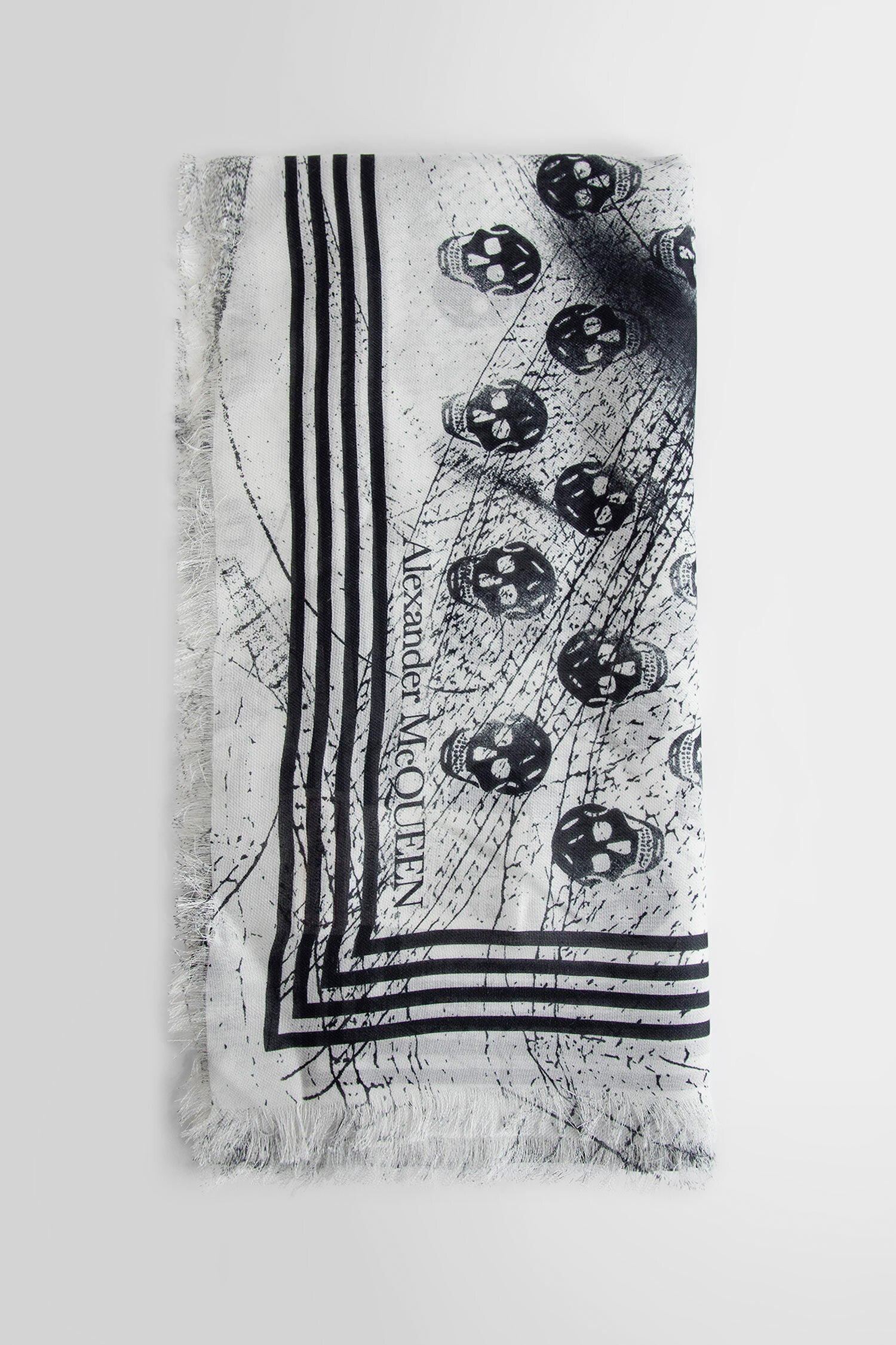 ALEXANDER MCQUEEN MAN BLACK&WHITE SCARVES