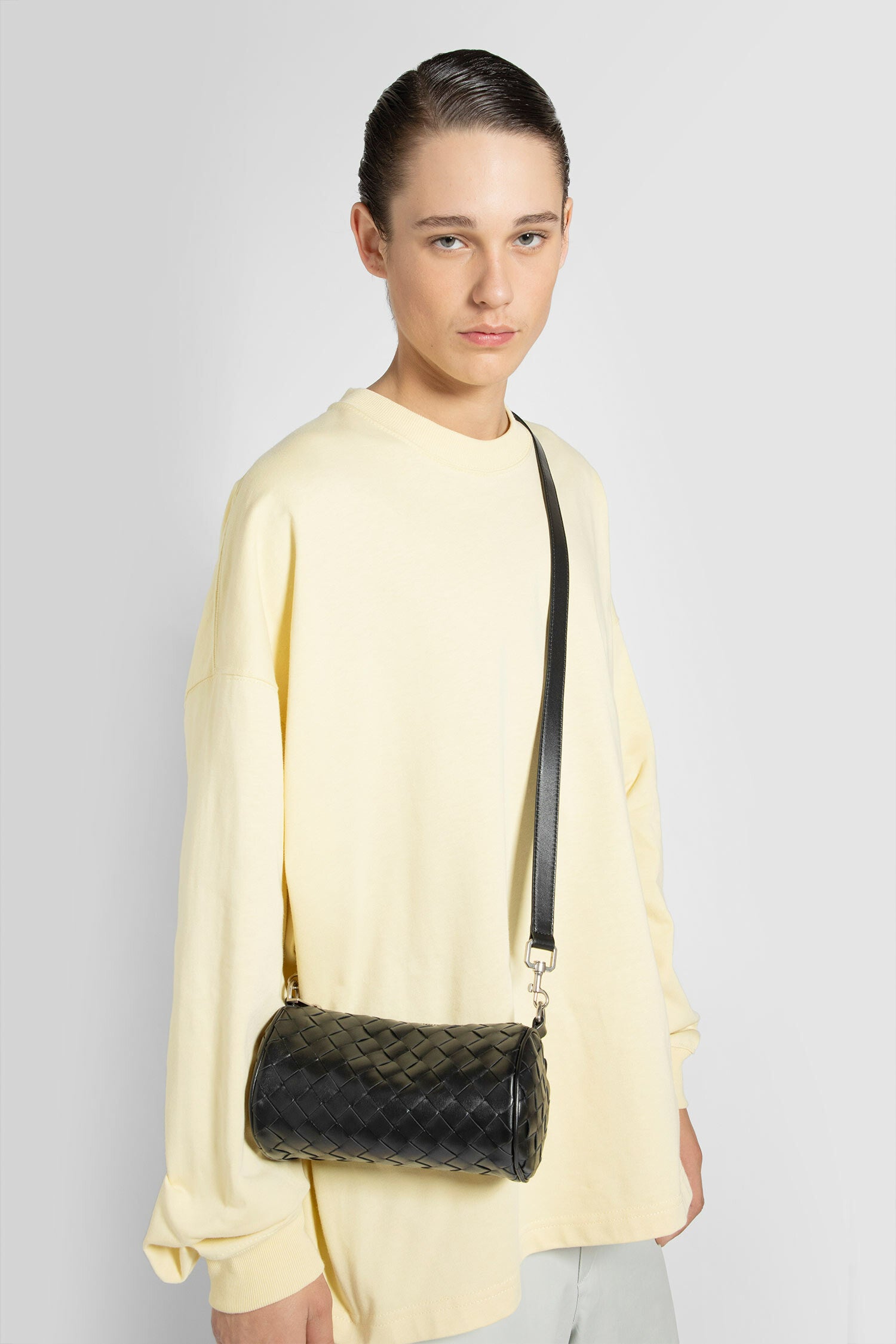 BOTTEGA VENETA MAN BLACK CROSSBODY BAGS