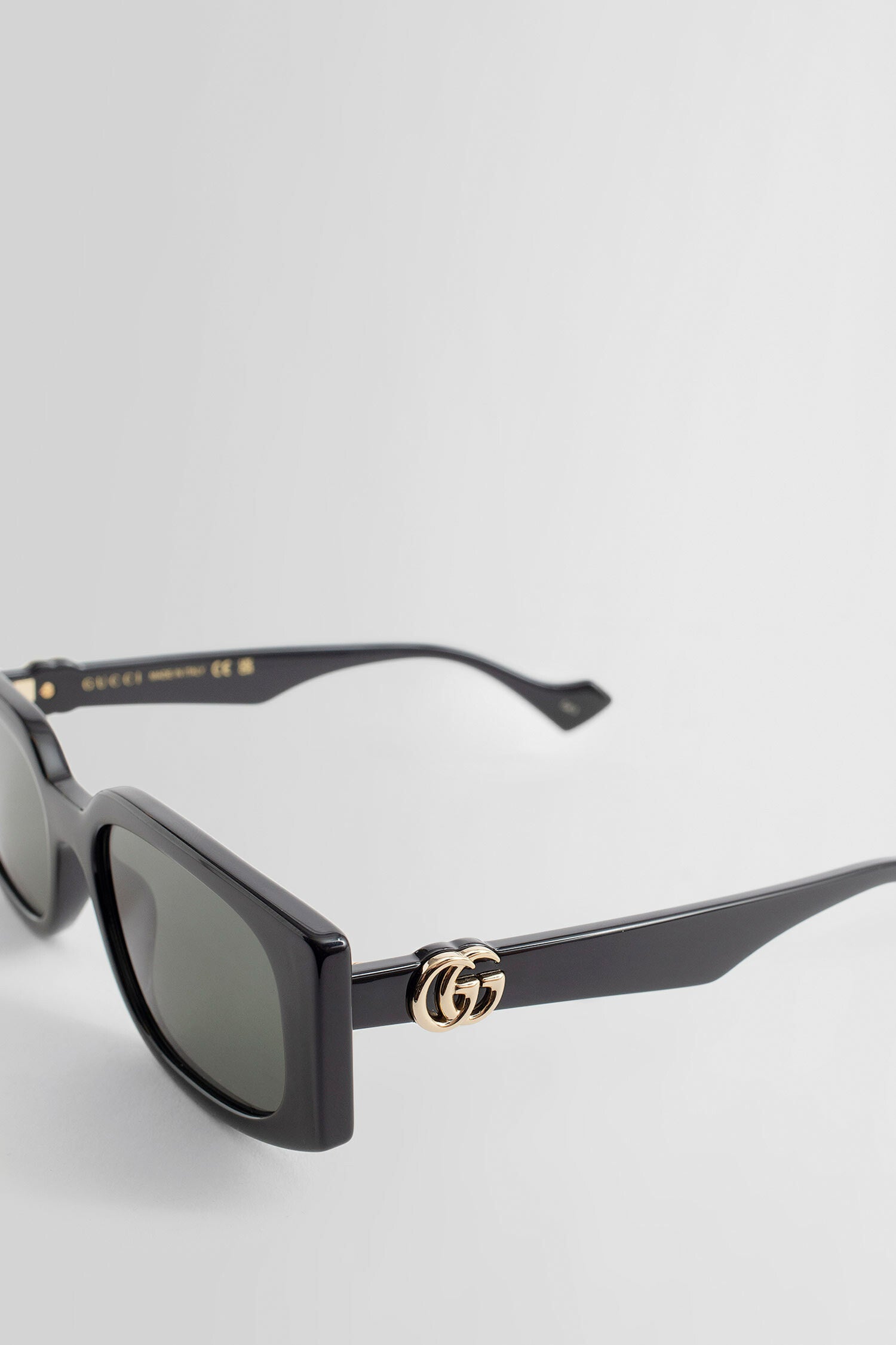 GUCCI WOMAN BLACK EYEWEAR