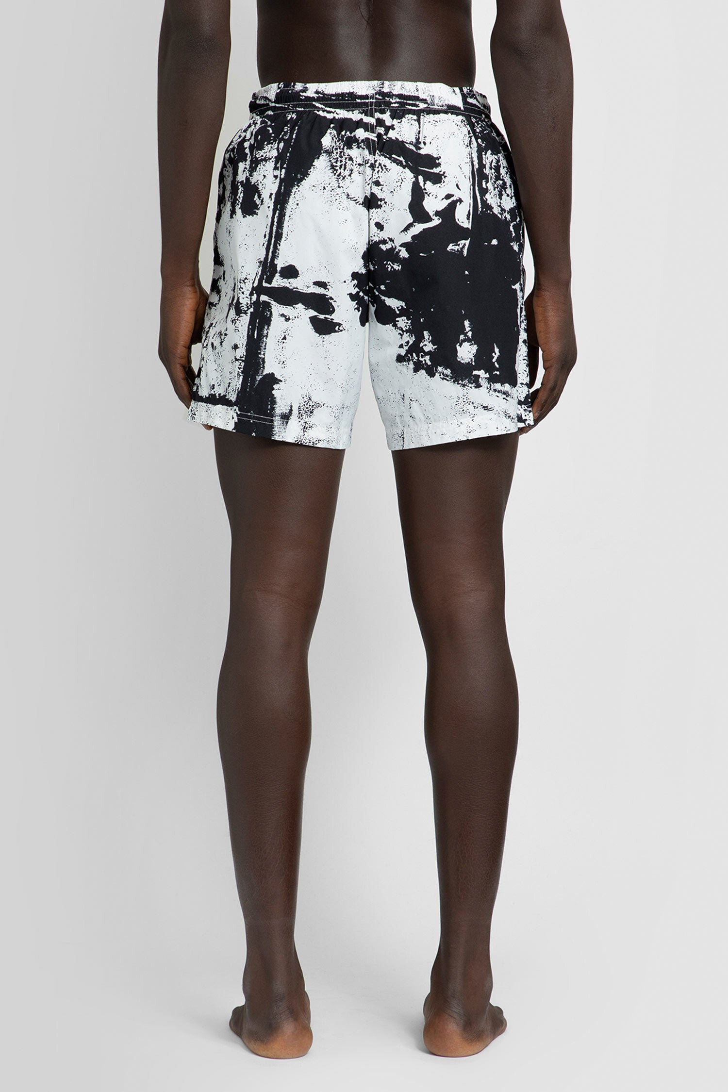 ALEXANDER MCQUEEN MAN BLACK&WHITE SWIMWEAR