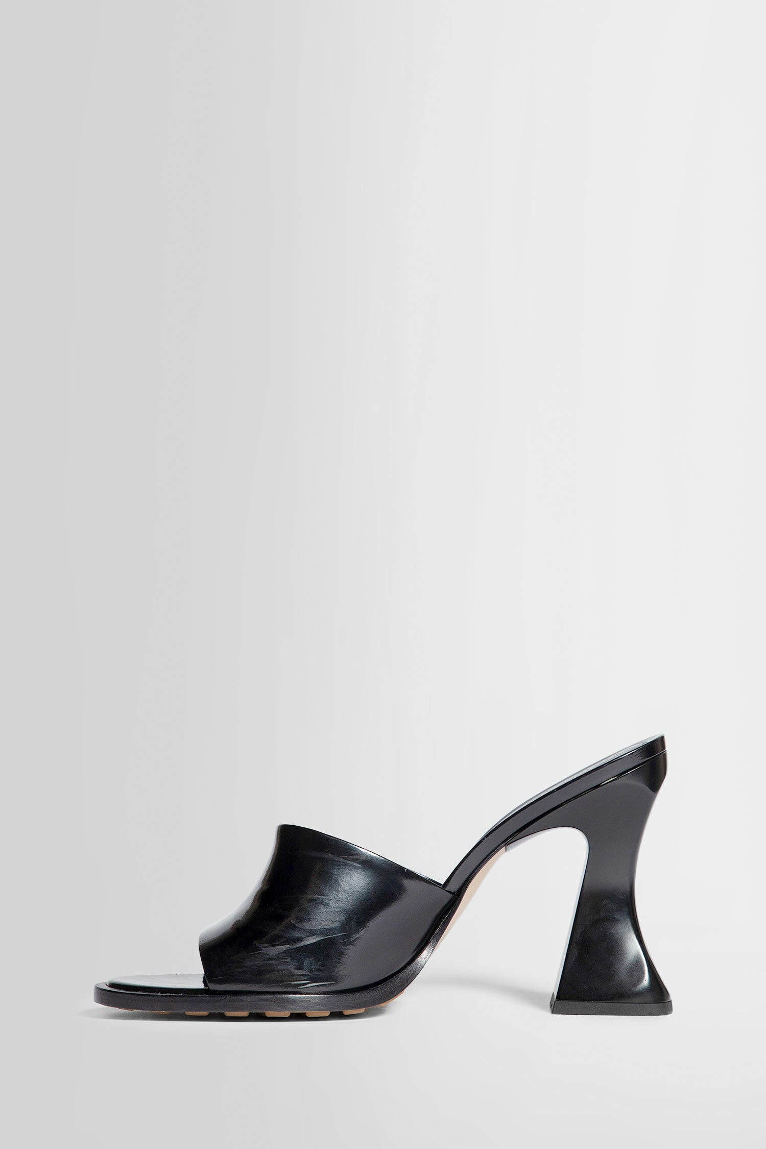 BOTTEGA VENETA WOMAN BLACK MULES