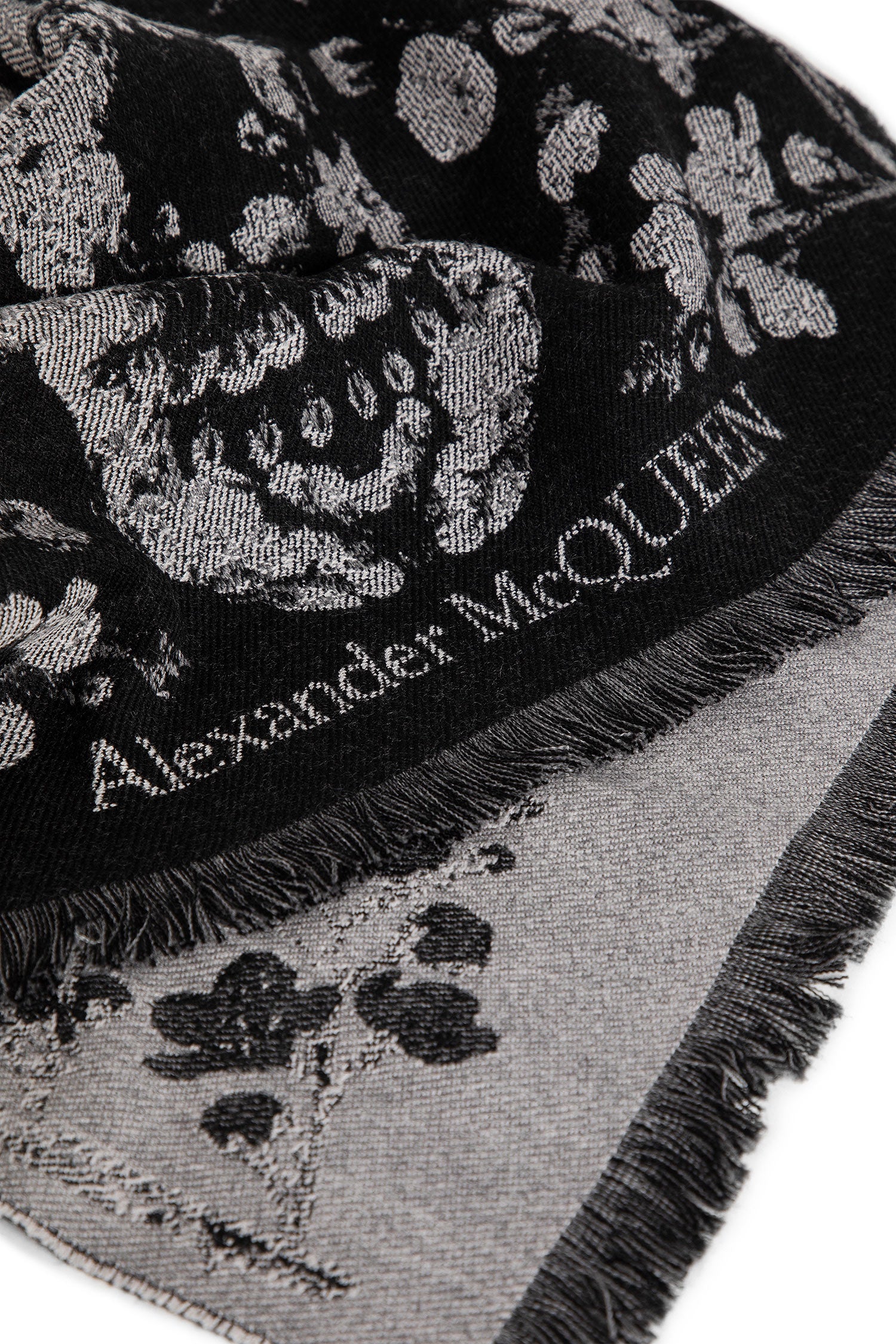 ALEXANDER MCQUEEN WOMAN BLACK SCARVES