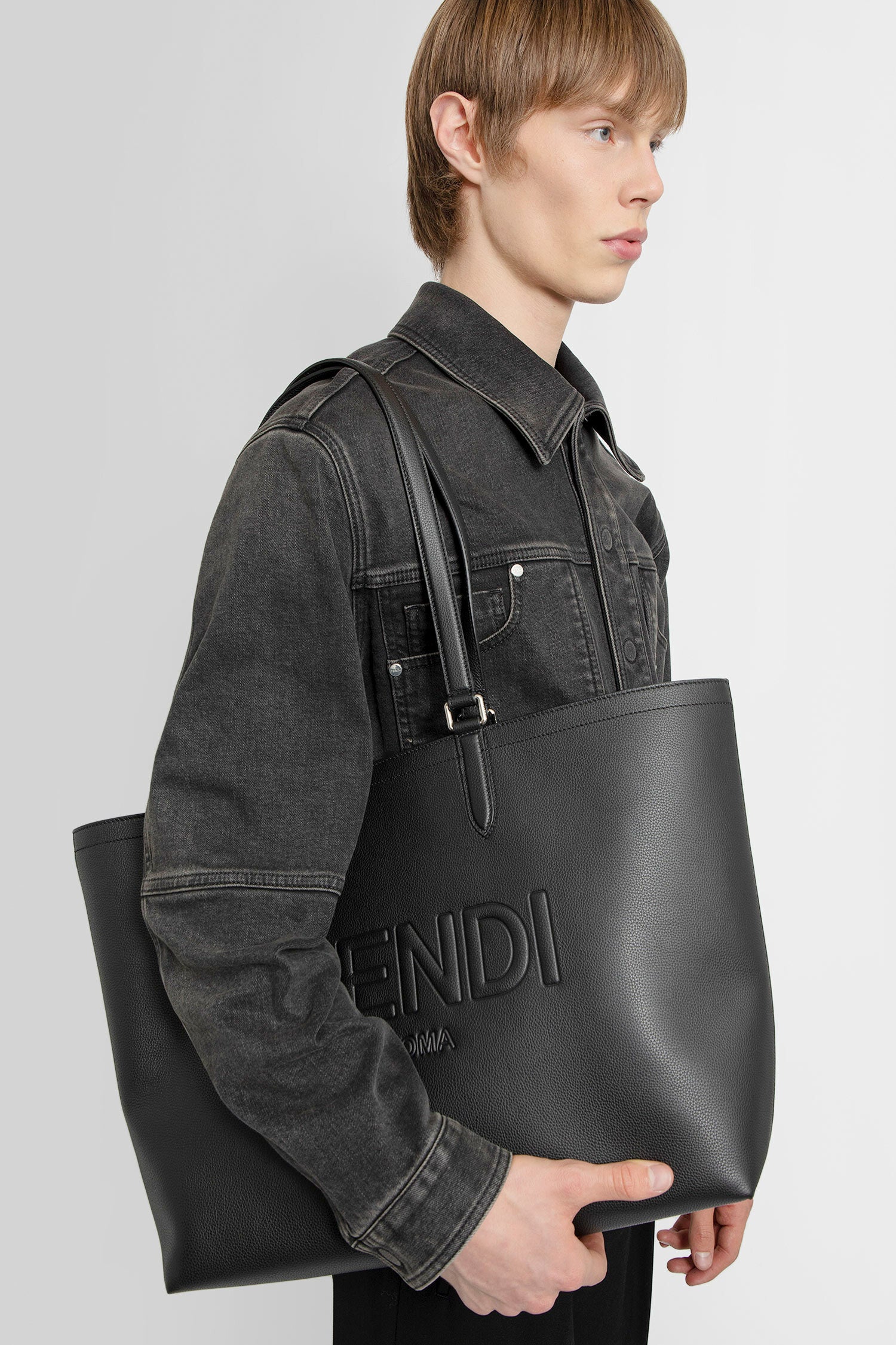 FENDI MAN BLACK TOTE BAGS