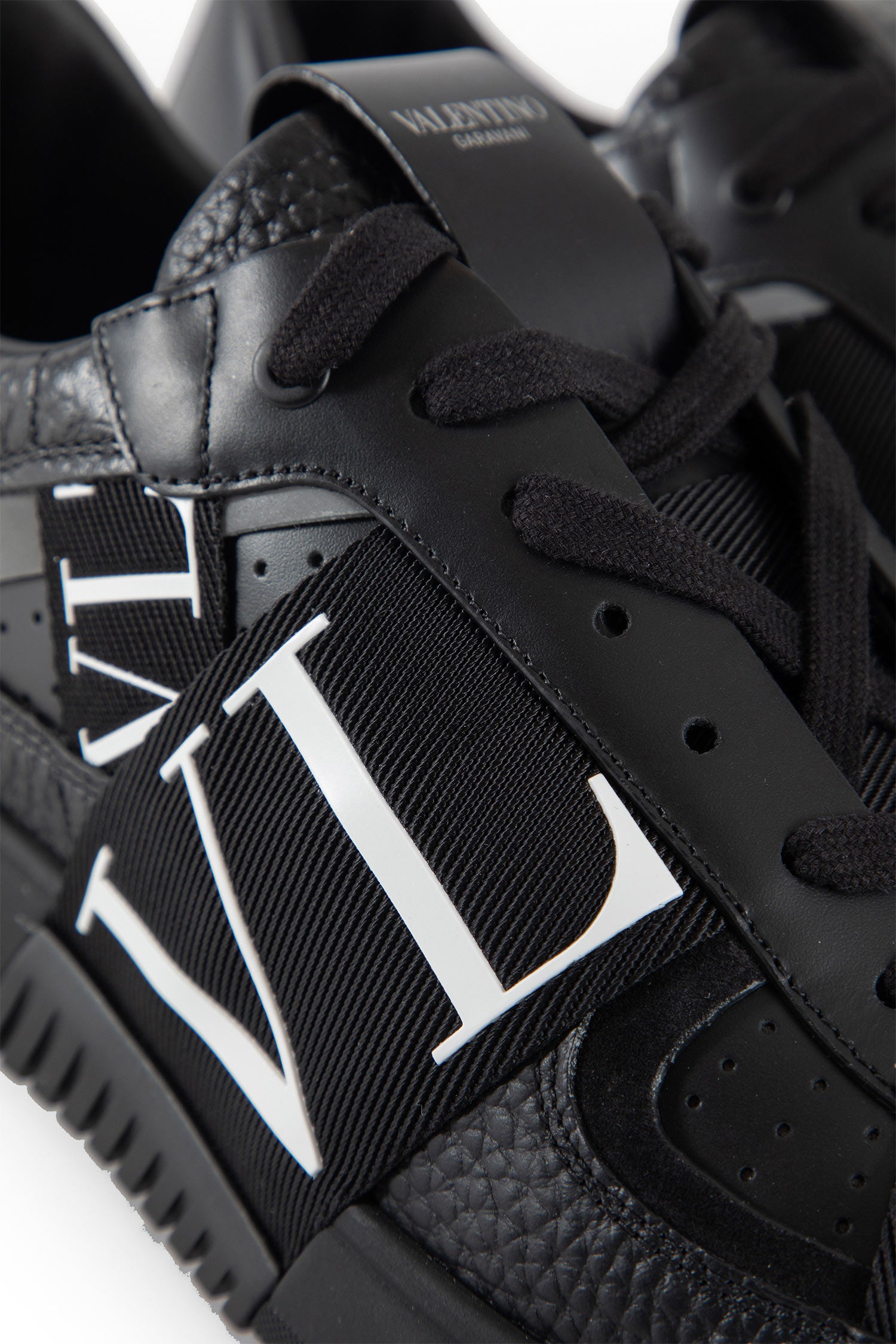 VL7N Sneakers
