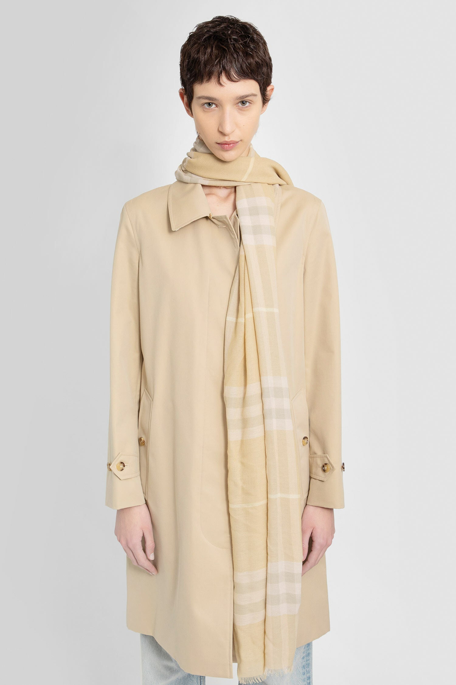 BURBERRY WOMAN BEIGE SCARVES