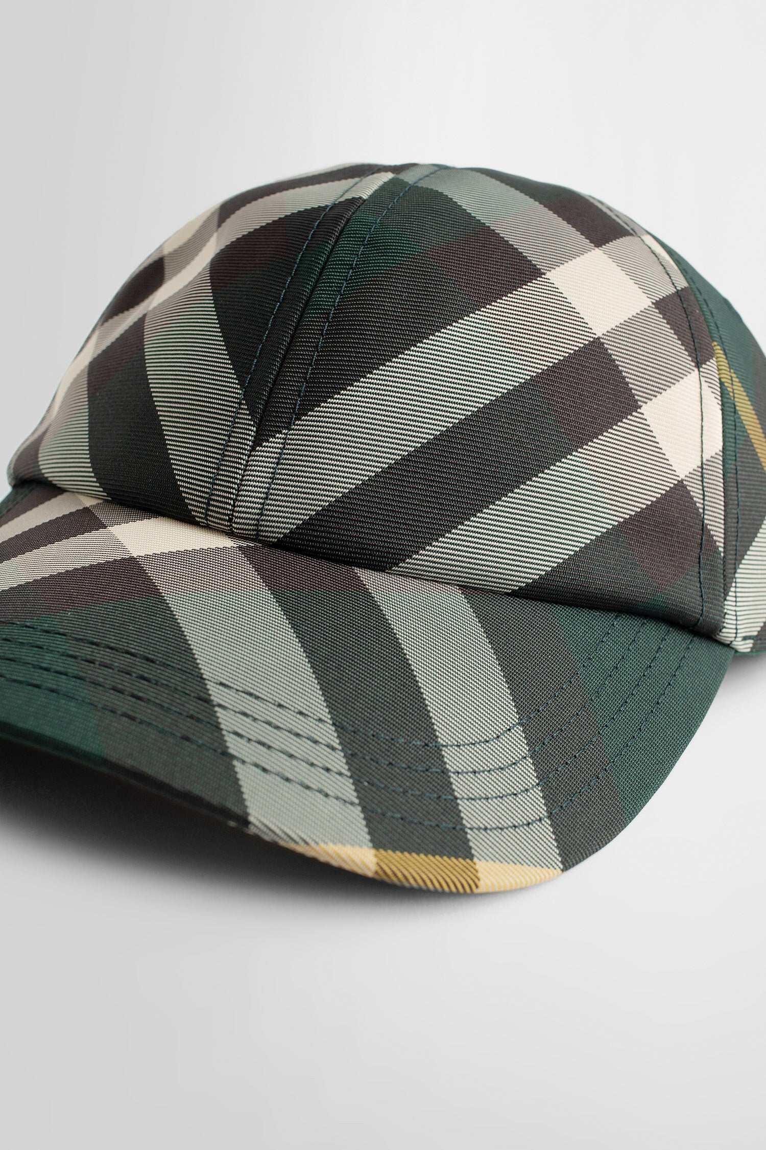 BURBERRY UNISEX GREEN HATS