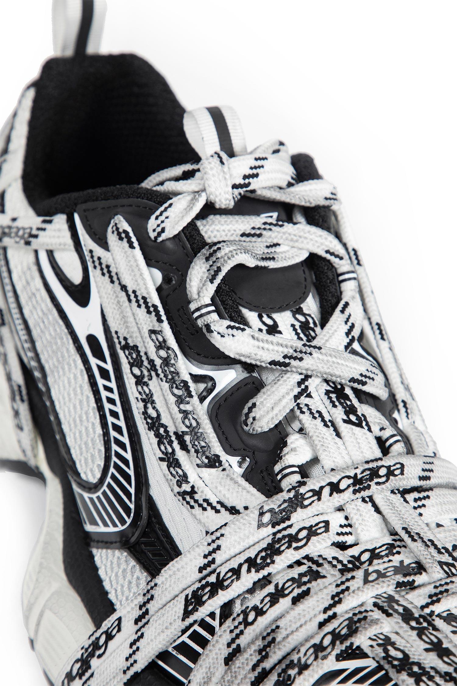 3XL Extreme Laces Logo Sneakers