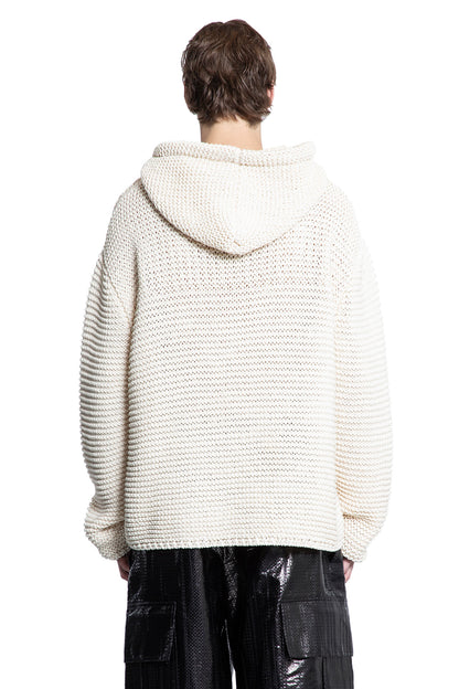 ALEXANDER MCQUEEN MAN OFF-WHITE KNITWEAR