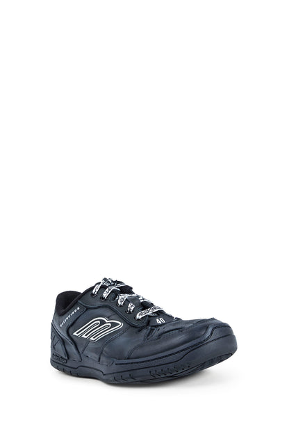 Hamptons Worn-Out Sneakers