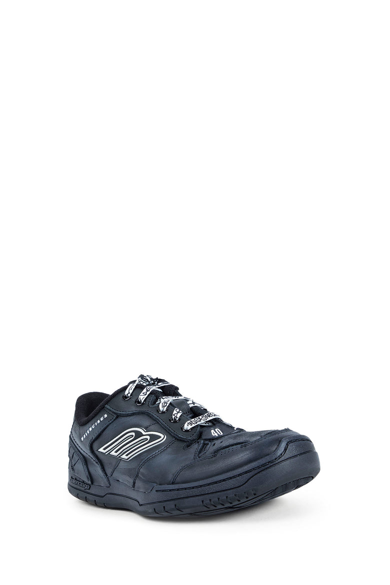 Hamptons Worn-Out Sneakers
