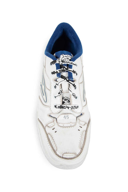 hamptons Worn-Out Sneakers