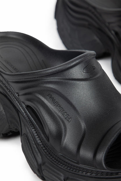 BALENCIAGA WOMAN BLACK SANDALS & SLIDES