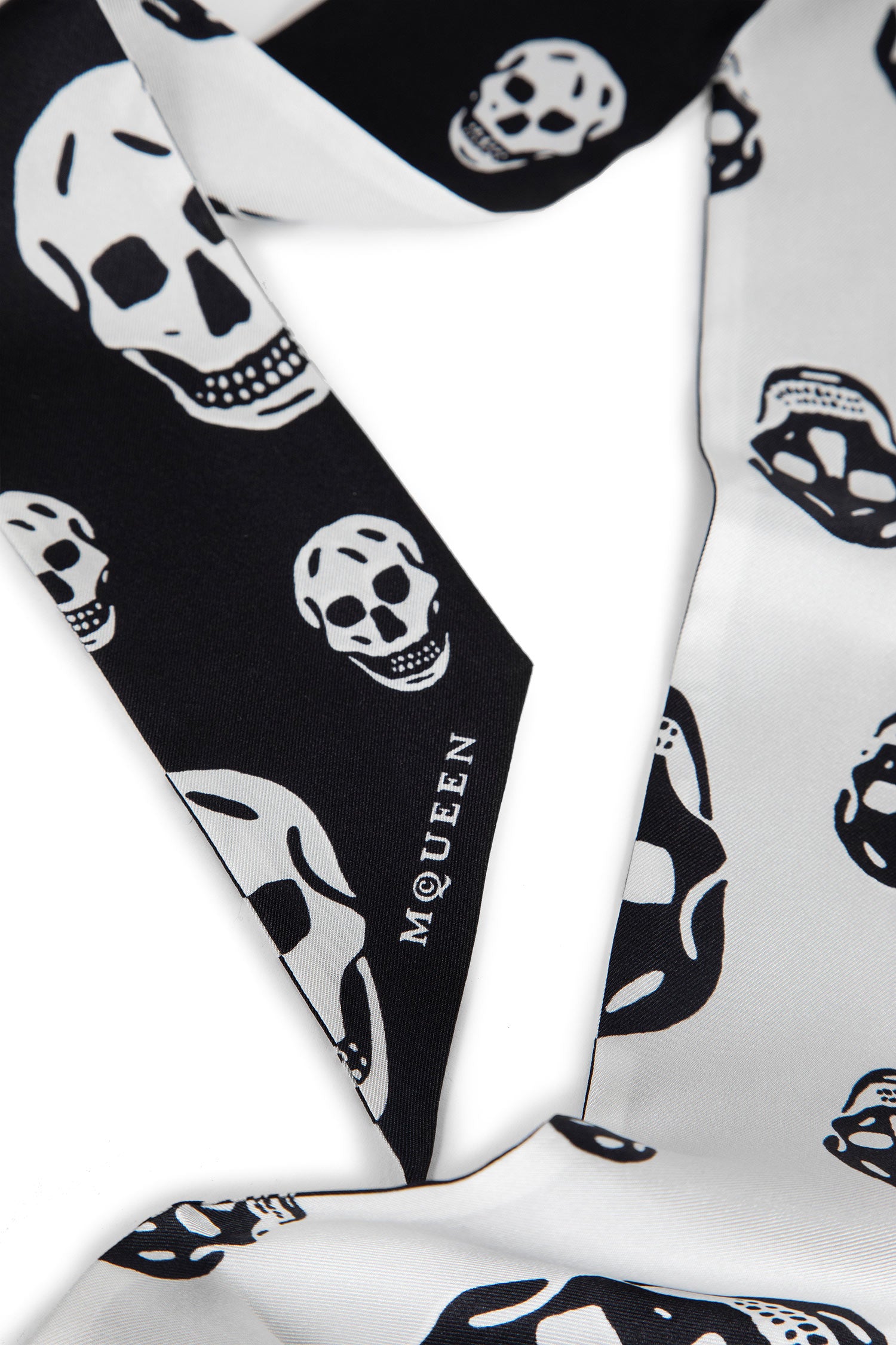 Ribbon Skull Scarf