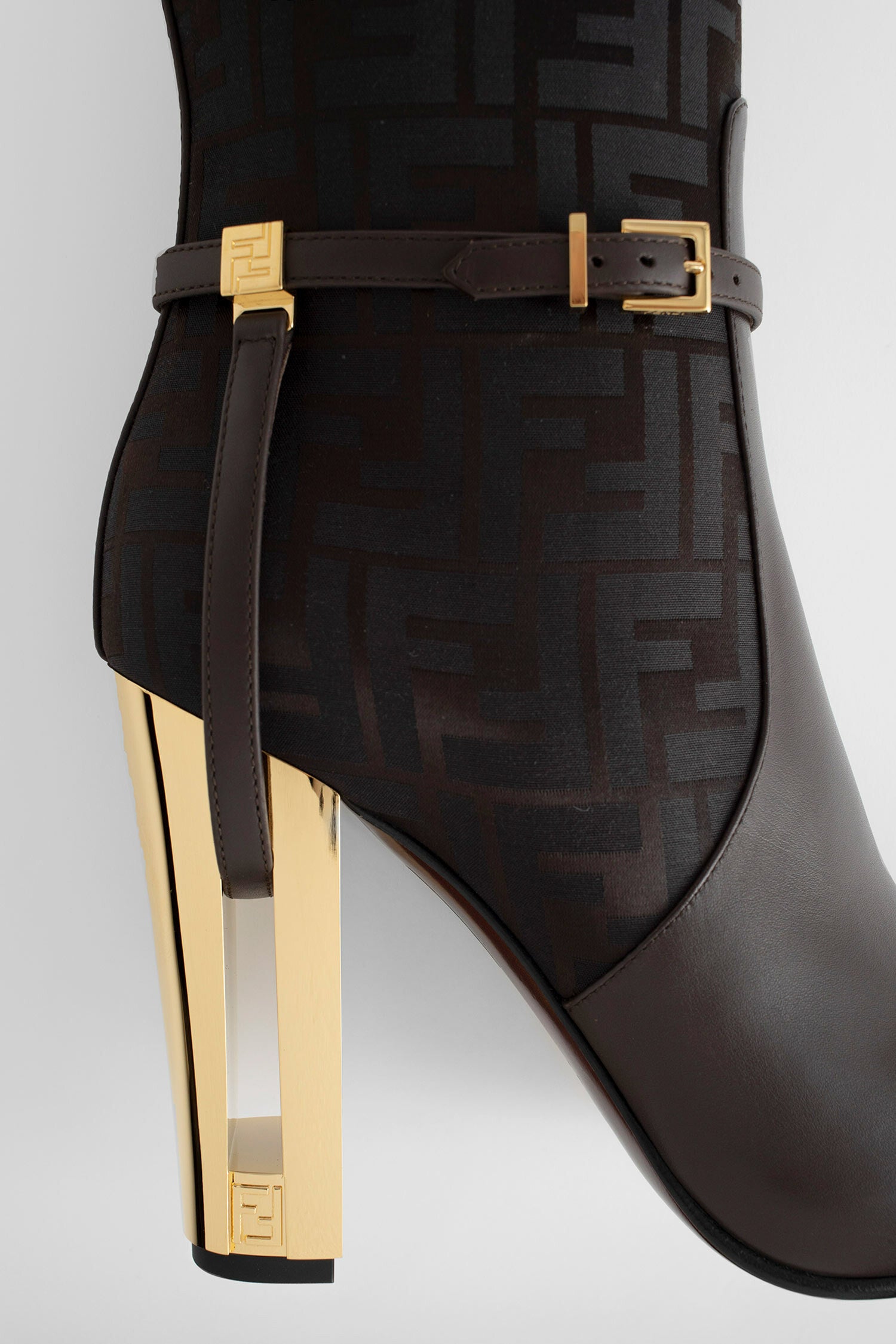 FENDI WOMAN BLACK BOOTS