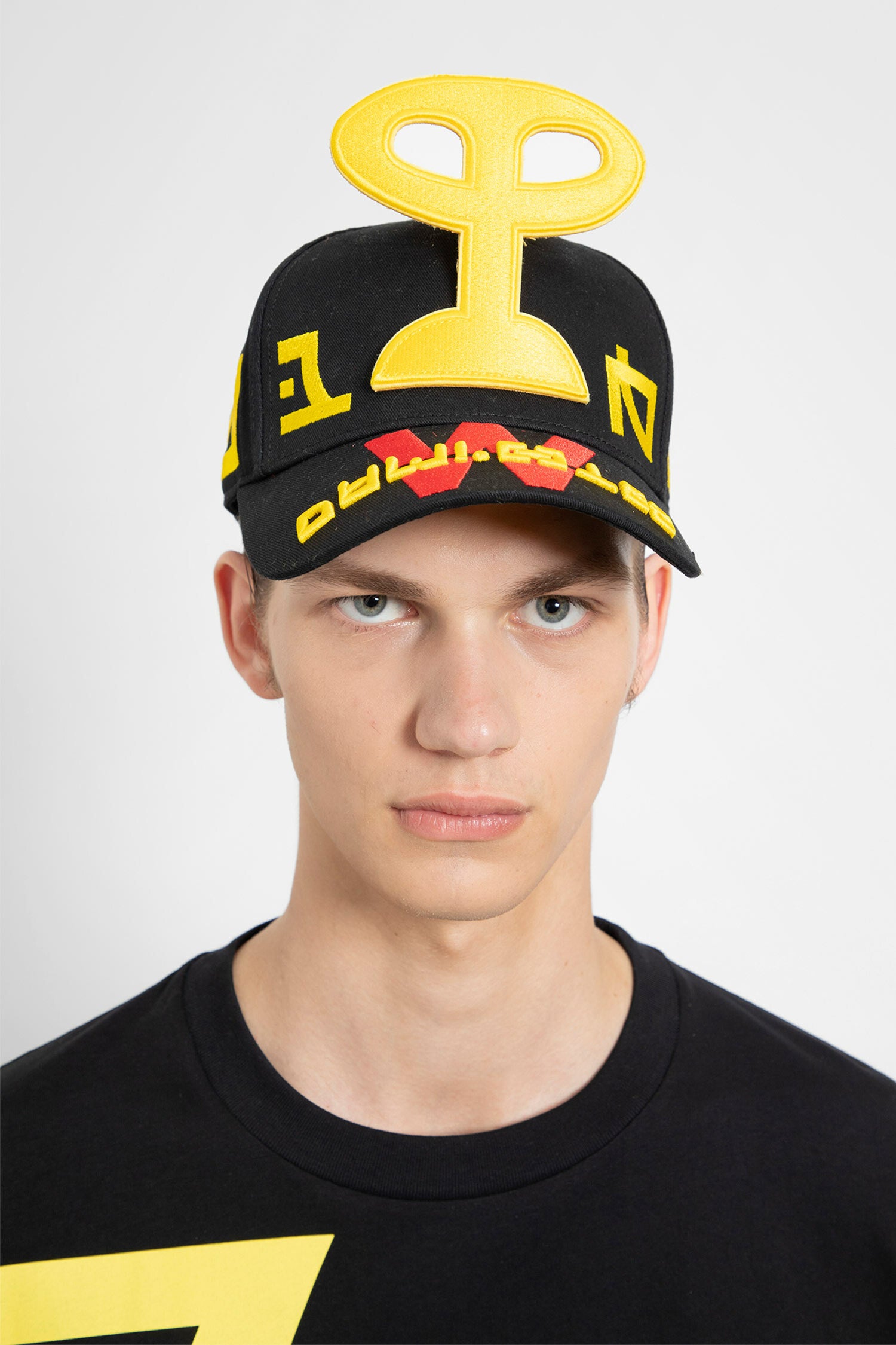 WALTER VAN BEIRENDONCK MAN BLACK HATS