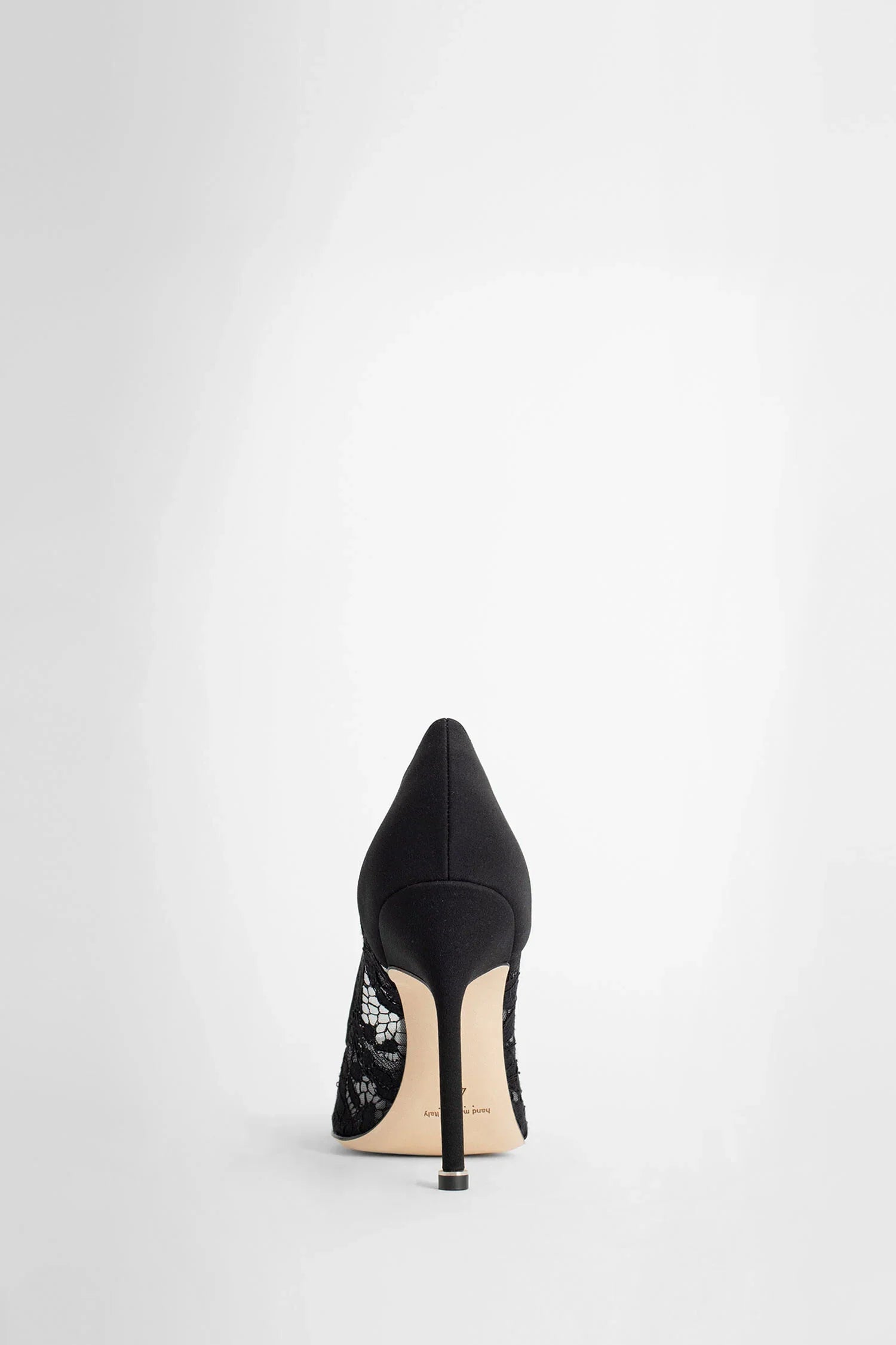 MANOLO BLAHNIK WOMAN BLACK PUMPS - Antonioli.eu