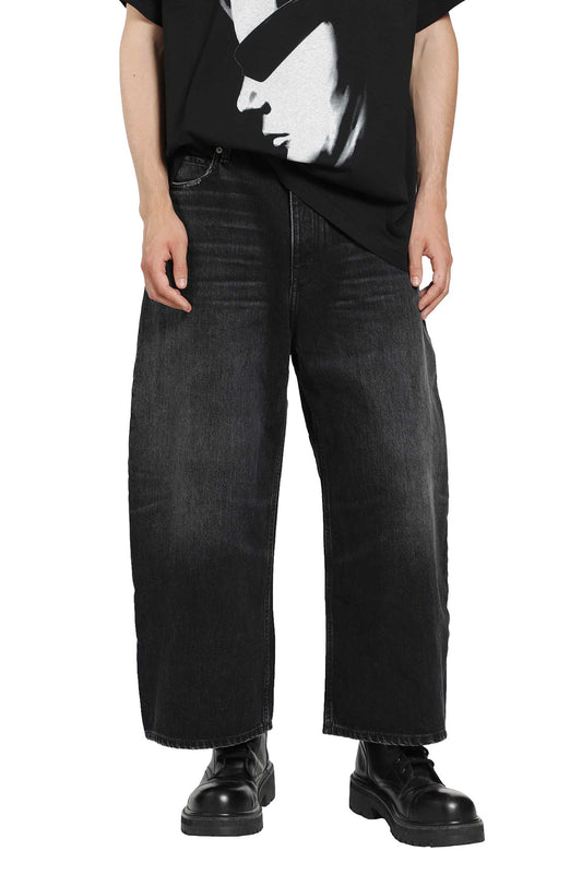 Curved Jeans