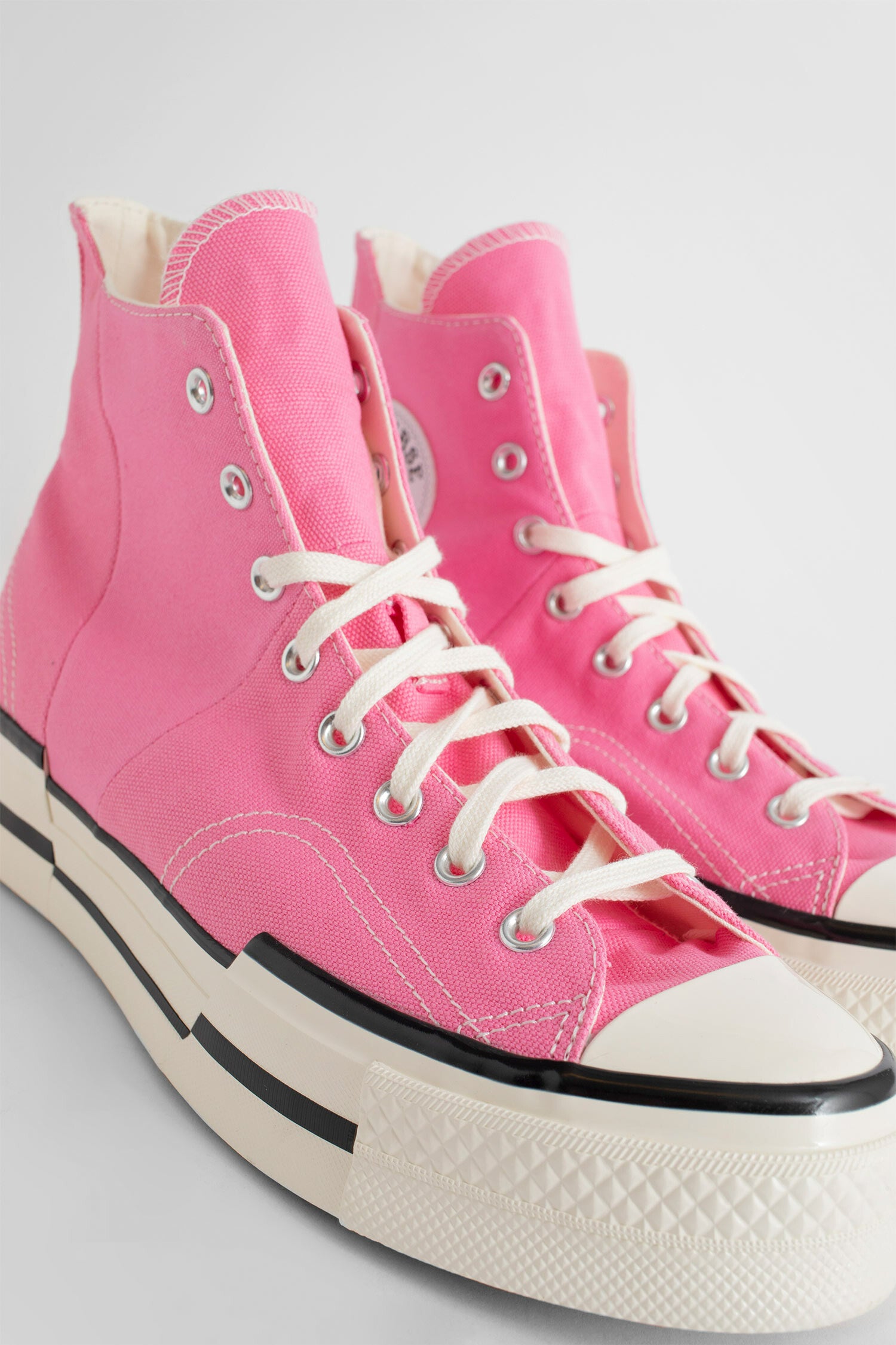 CONVERSE UNISEX PINK SNEAKERS