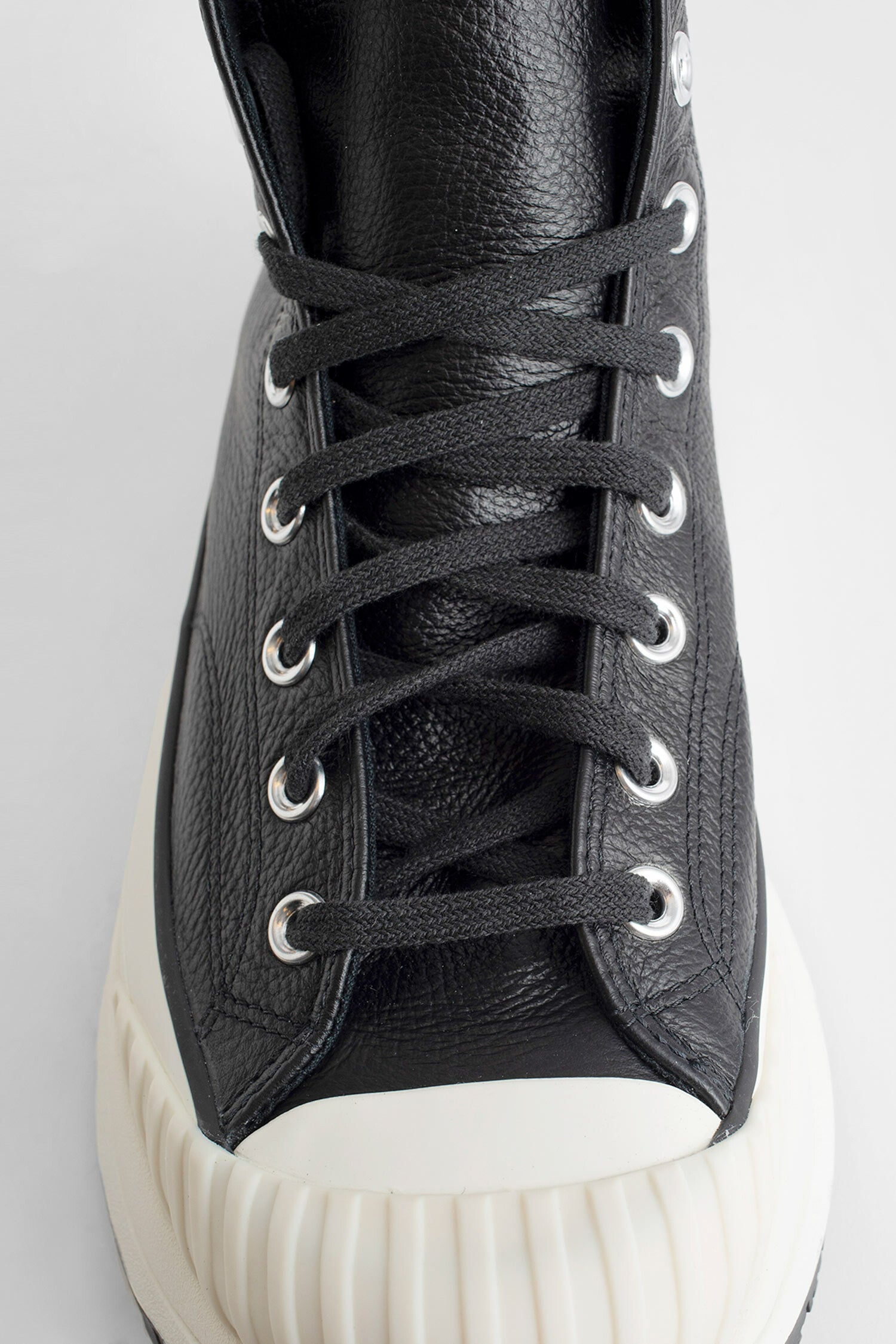 CONVERSE UNISEX BLACK SNEAKERS