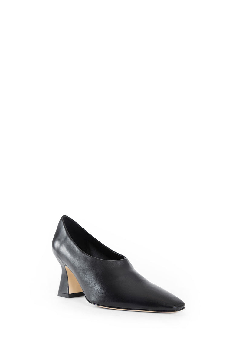 Nova Regal Pumps