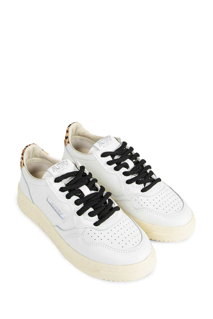 Medalist Low Sneakers