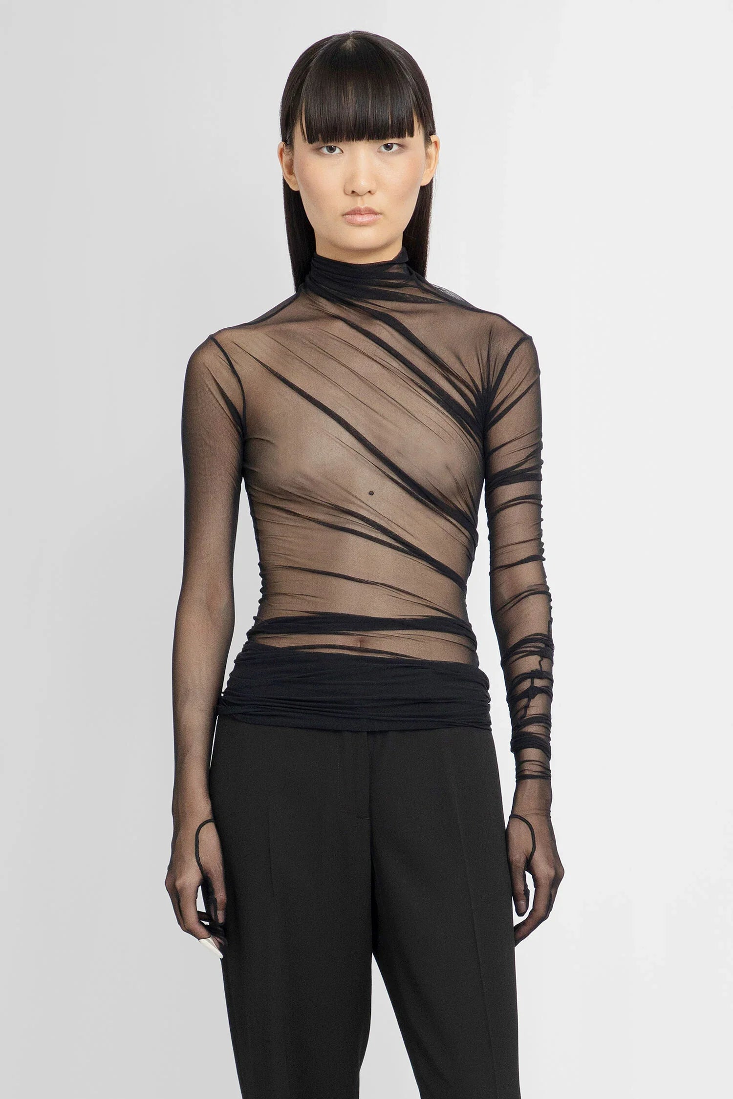 Gloved Long Sleeves Xenia Draped T-Shirt - Antonioli.eu