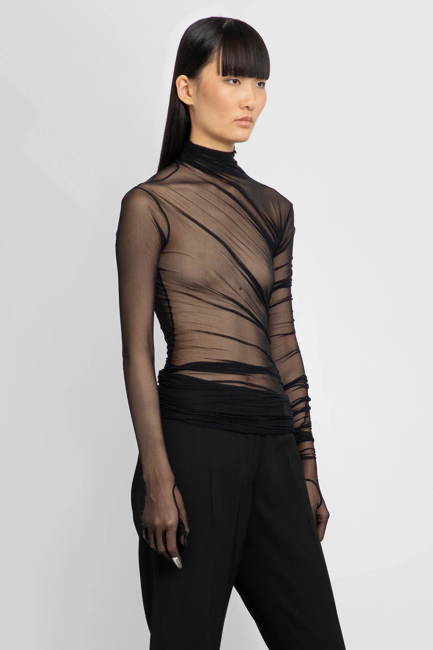 Gloved Long Sleeves Xenia Draped T-Shirt - Antonioli.eu