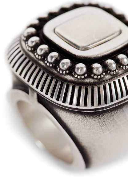 Char Wide Ring with Spheres