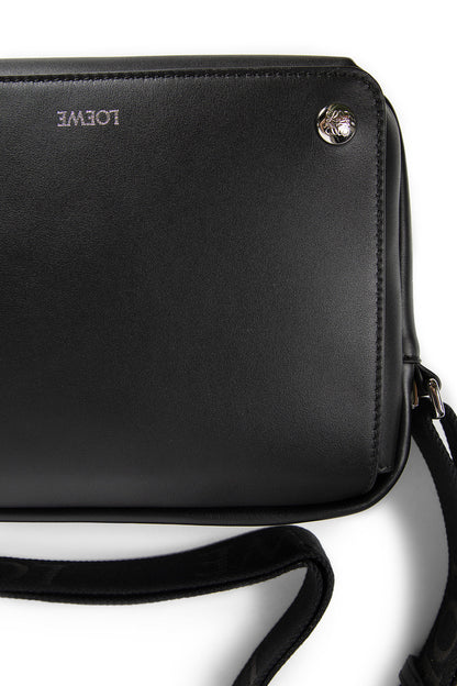 Medium Pebble Messenger Bag