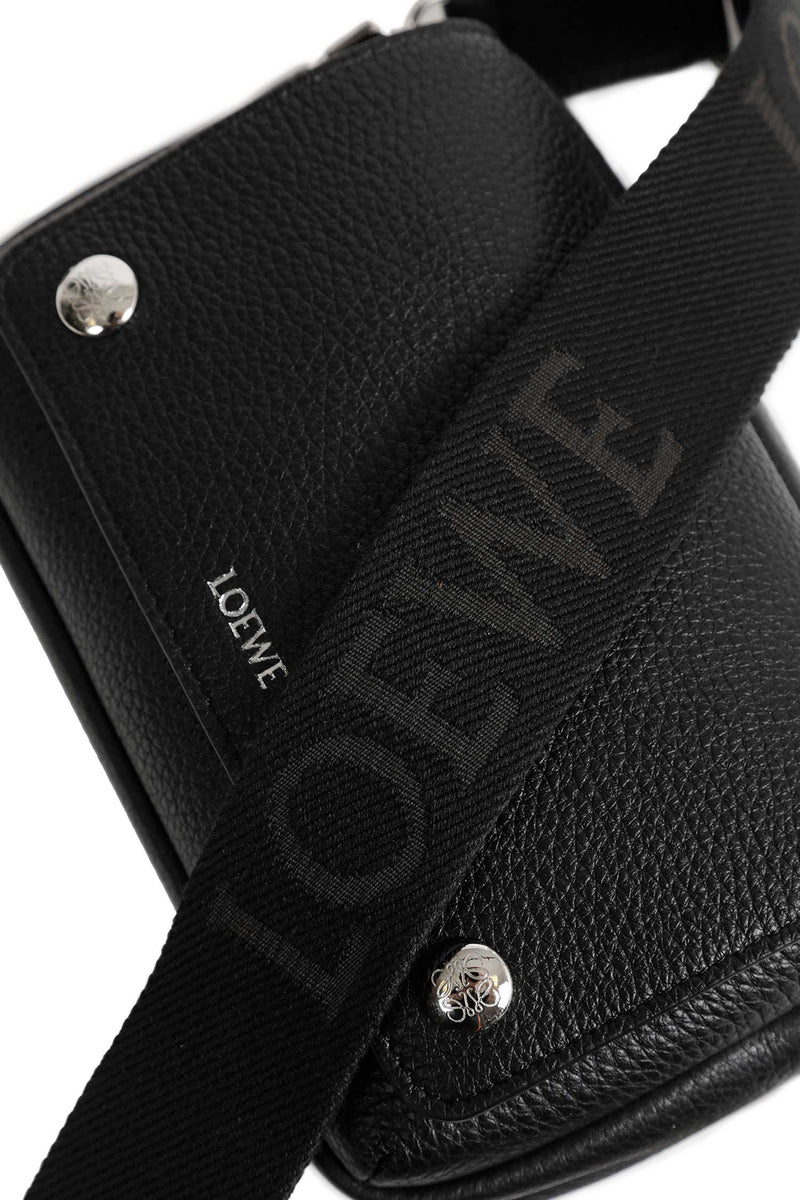LOEWE Pebble Messenger Small man