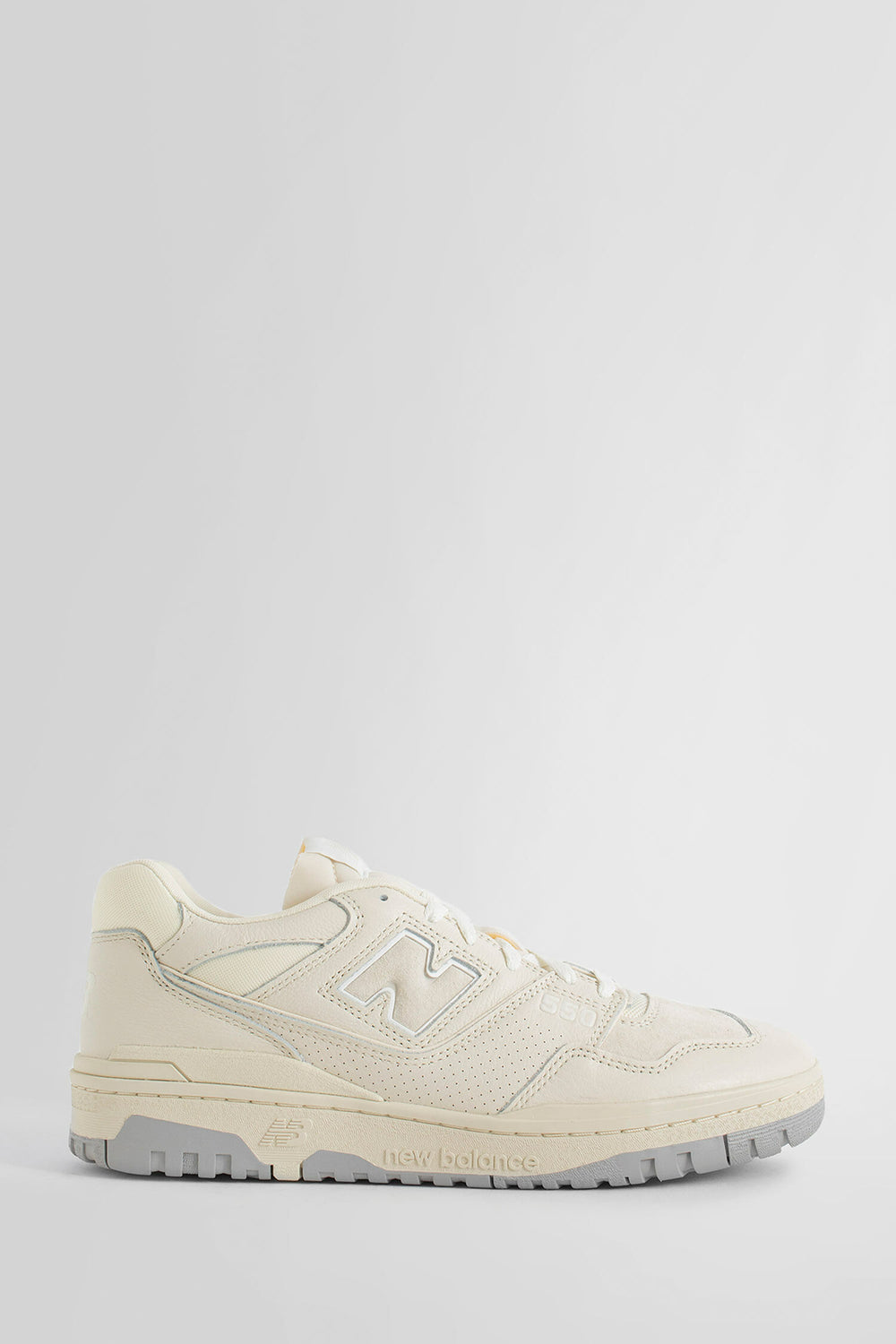 NEW BALANCE UNISEX WHITE SNEAKERS