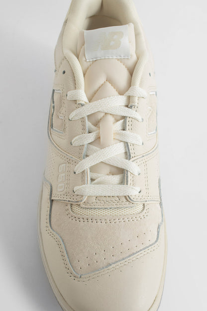 NEW BALANCE UNISEX WHITE SNEAKERS