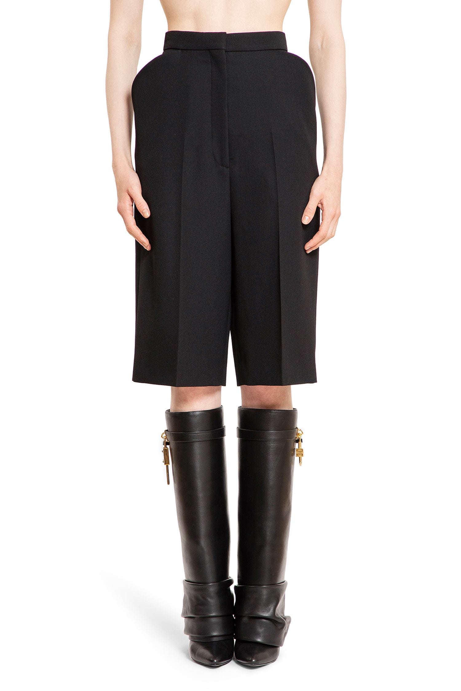 GIVENCHY WOMAN BLACK SHORTS