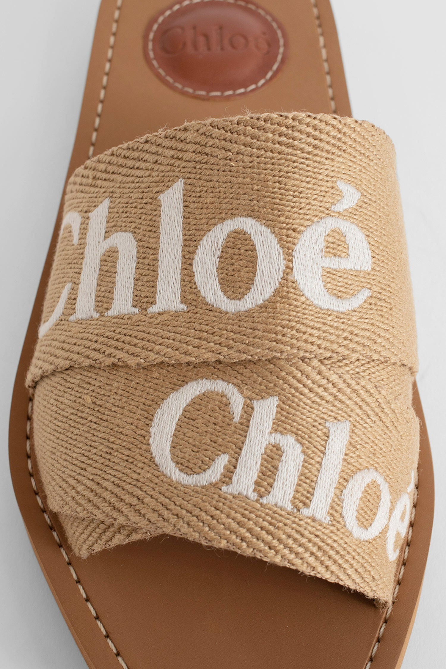 CHLOÉ WOMAN BEIGE SANDALS