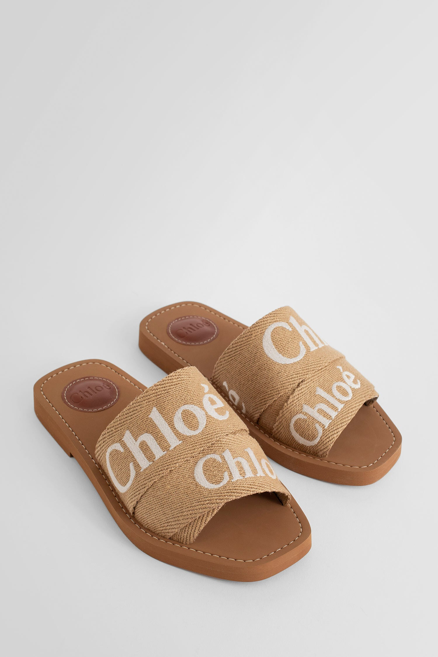 CHLOÉ WOMAN BEIGE SANDALS