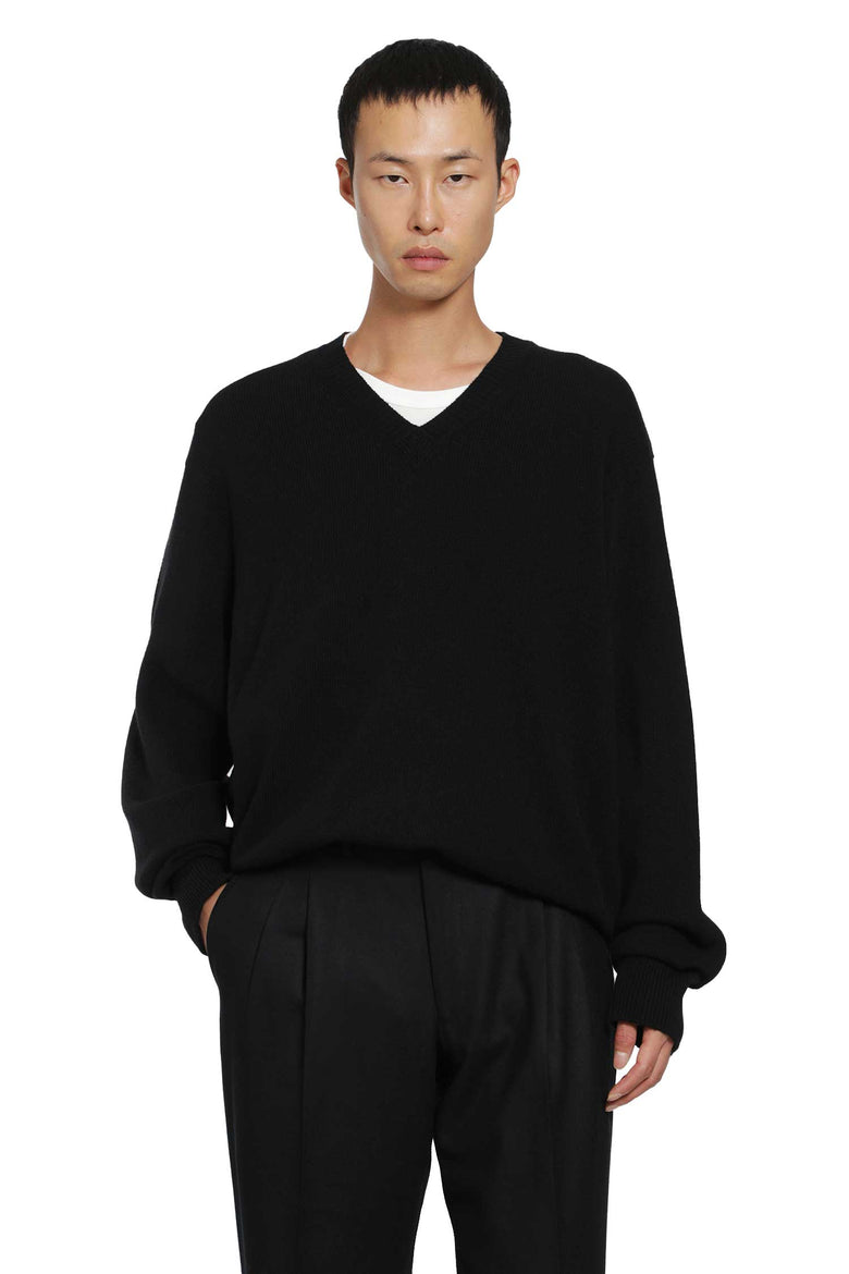 SALON C LUNDMAN Medium Gauge V-Neck Sweater man