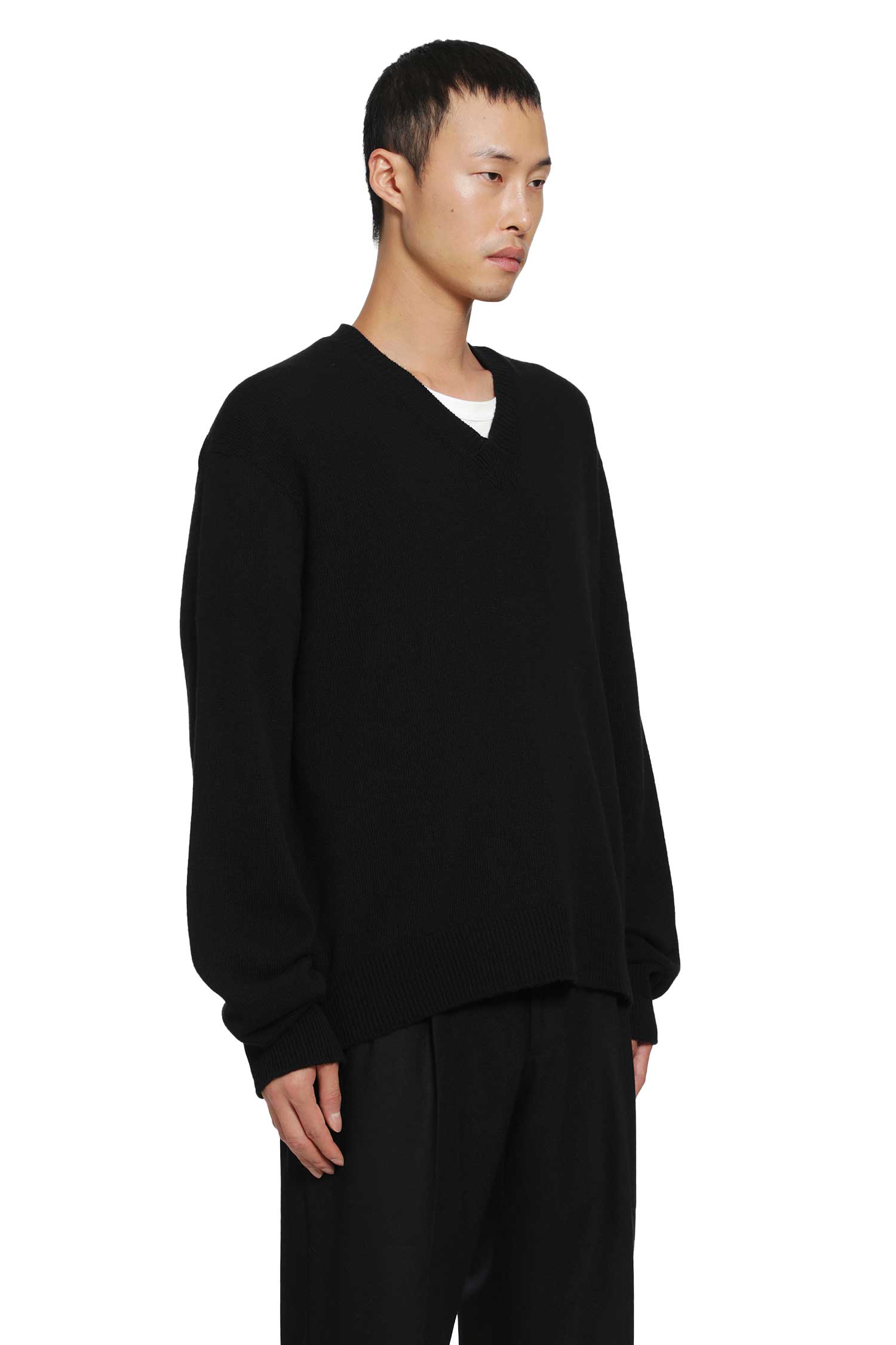 SALON C LUNDMAN Medium Gauge V-Neck Sweater man