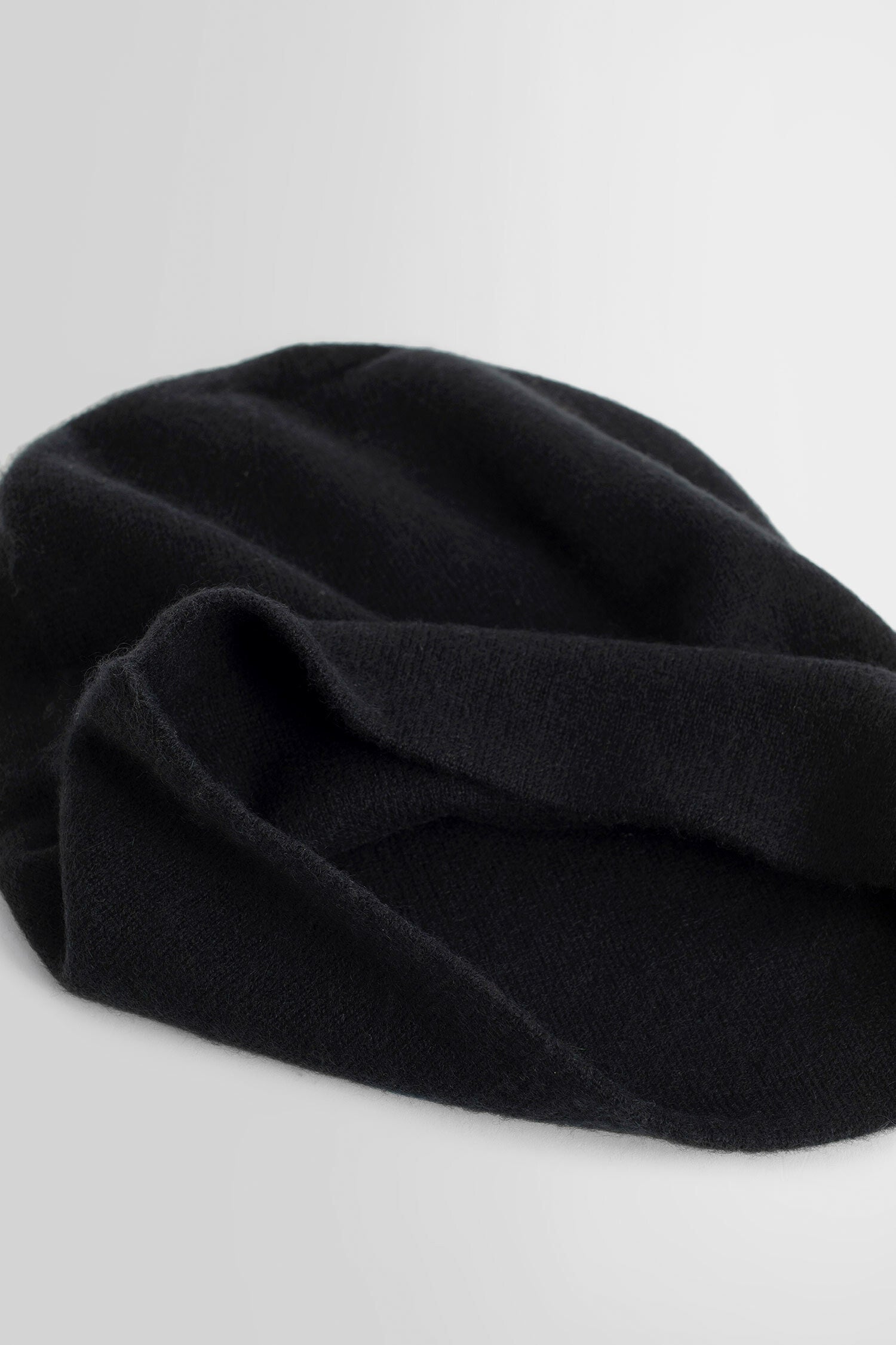 WARM-ME UNISEX BLACK HATS