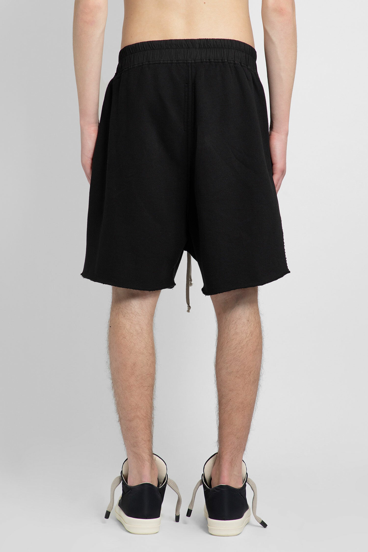 RICK OWENS MAN BLACK SHORTS - RICK OWENS - SHORTS | Antonioli