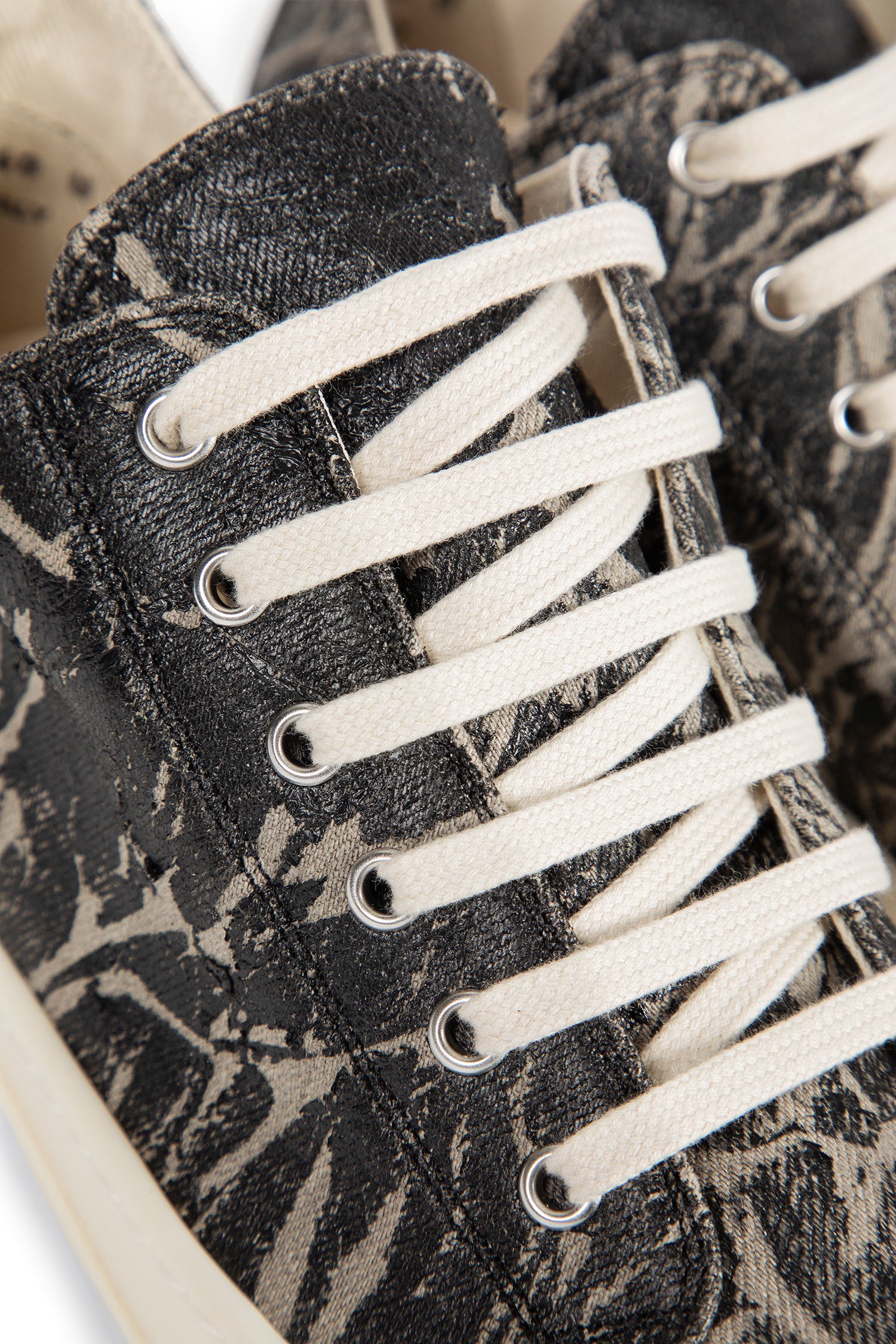 Concordians Low Sneaks