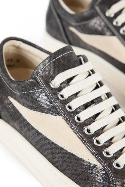 Concordian Vintage Sneaks