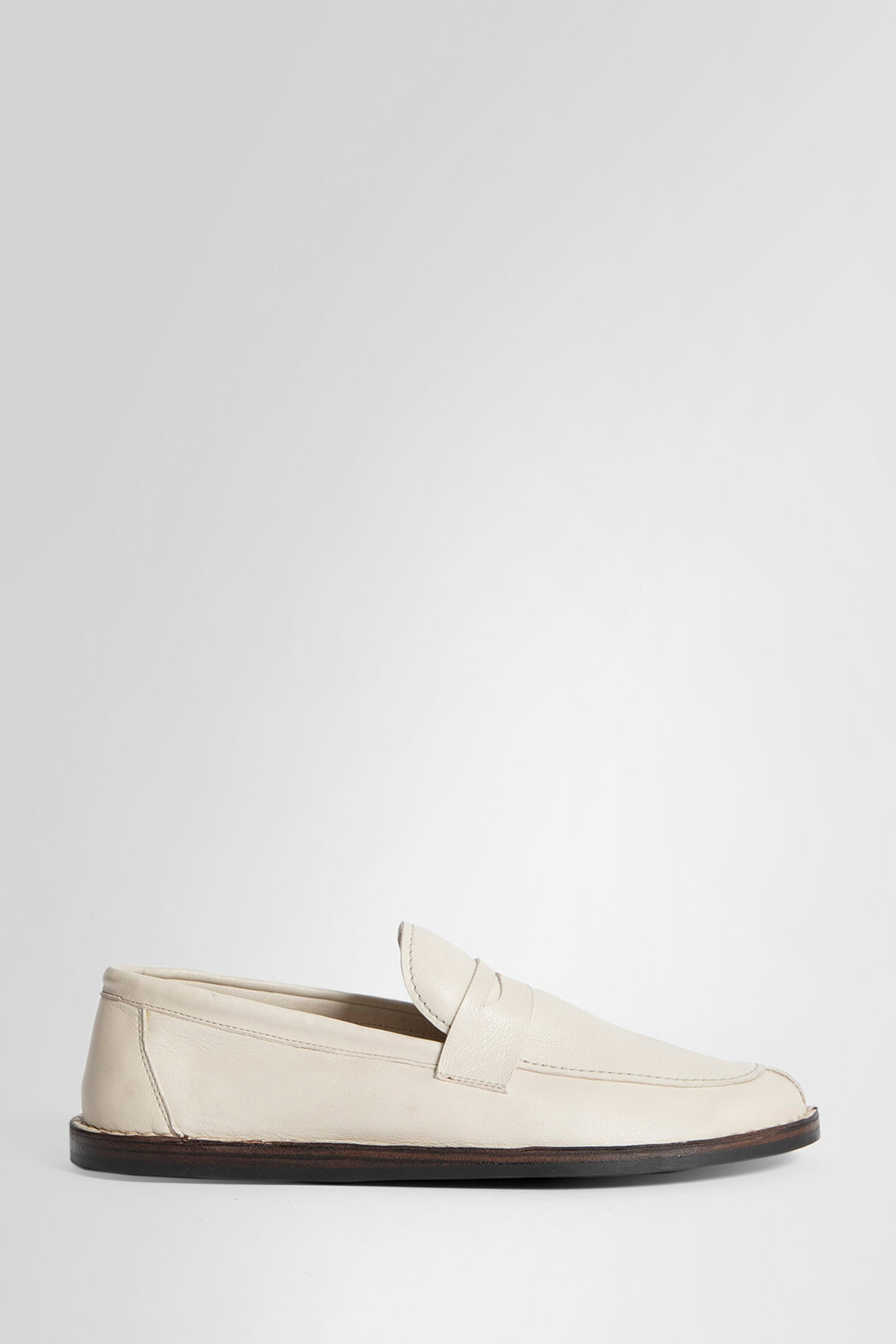 THE ROW WOMAN OFF-WHITE LOAFERS & FLATS
