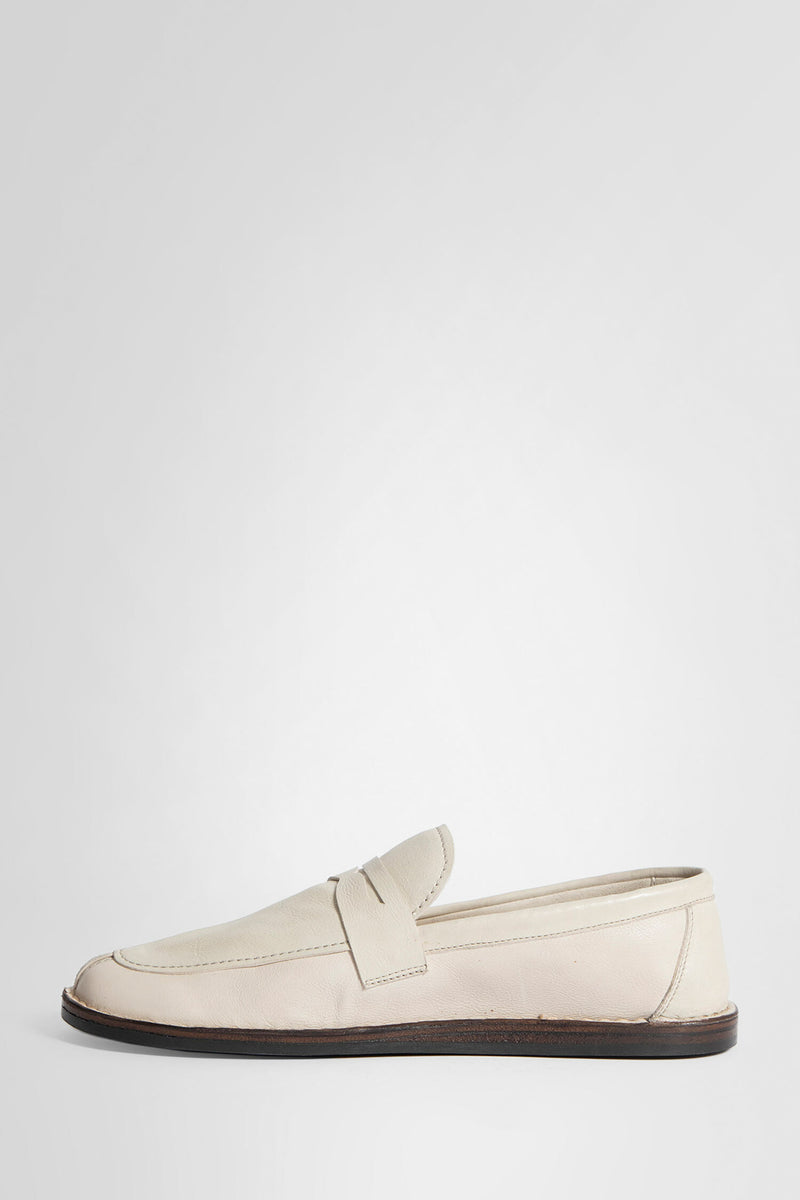 THE ROW WOMAN OFF-WHITE LOAFERS