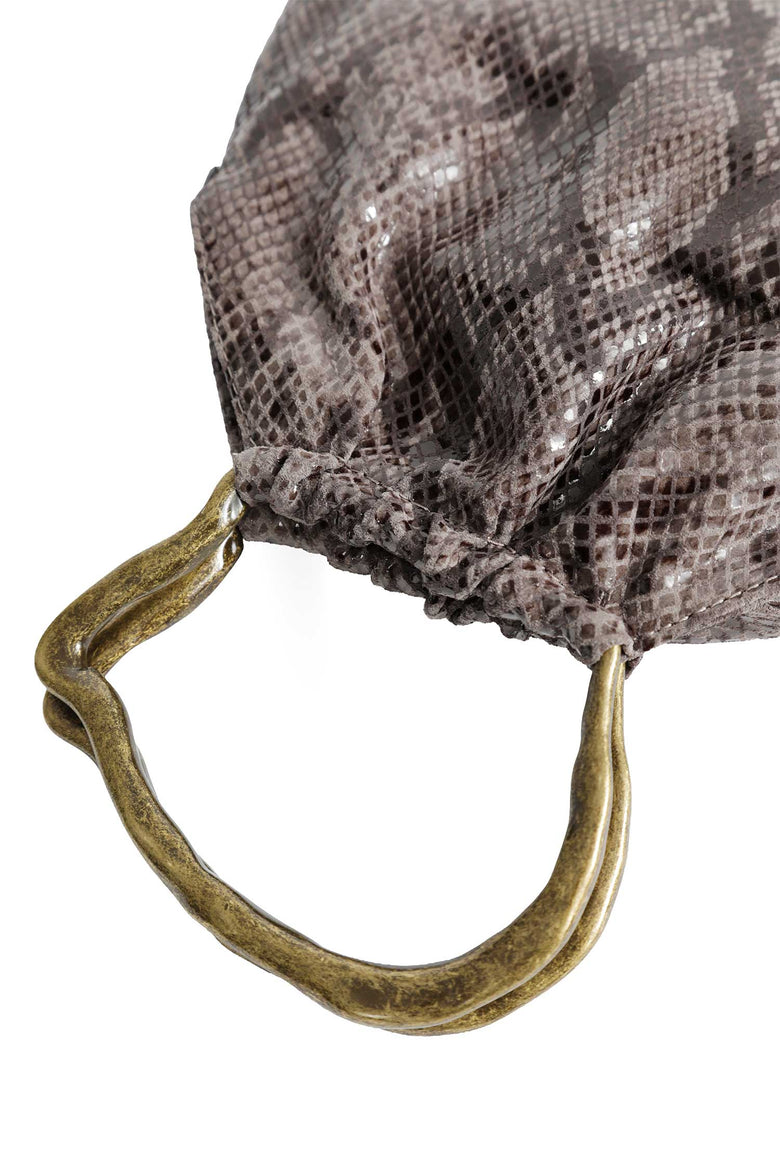 A504 Delia Pouch S woman