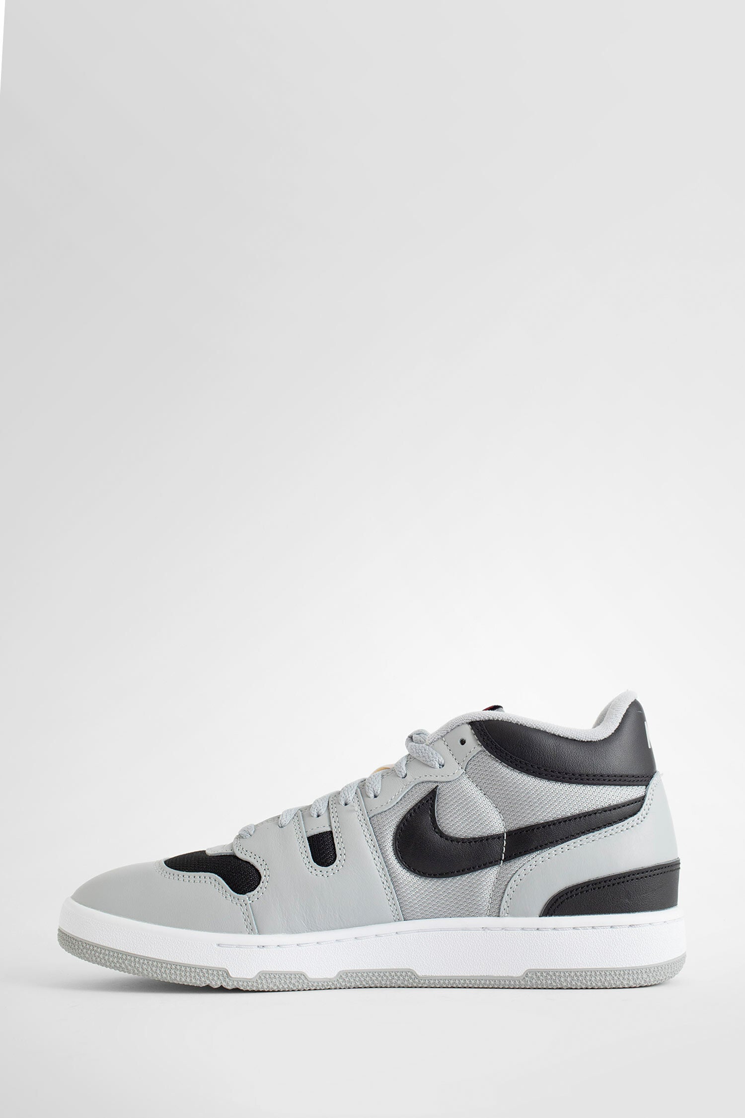 NIKE UNISEX GREY SNEAKERS